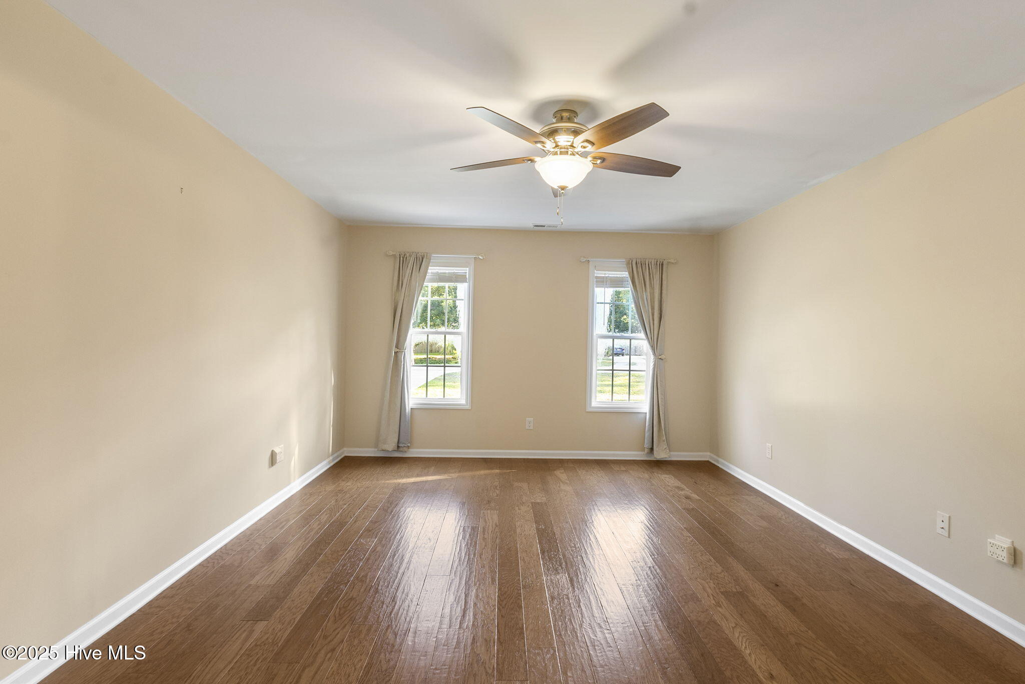 100533353 | Photo 14