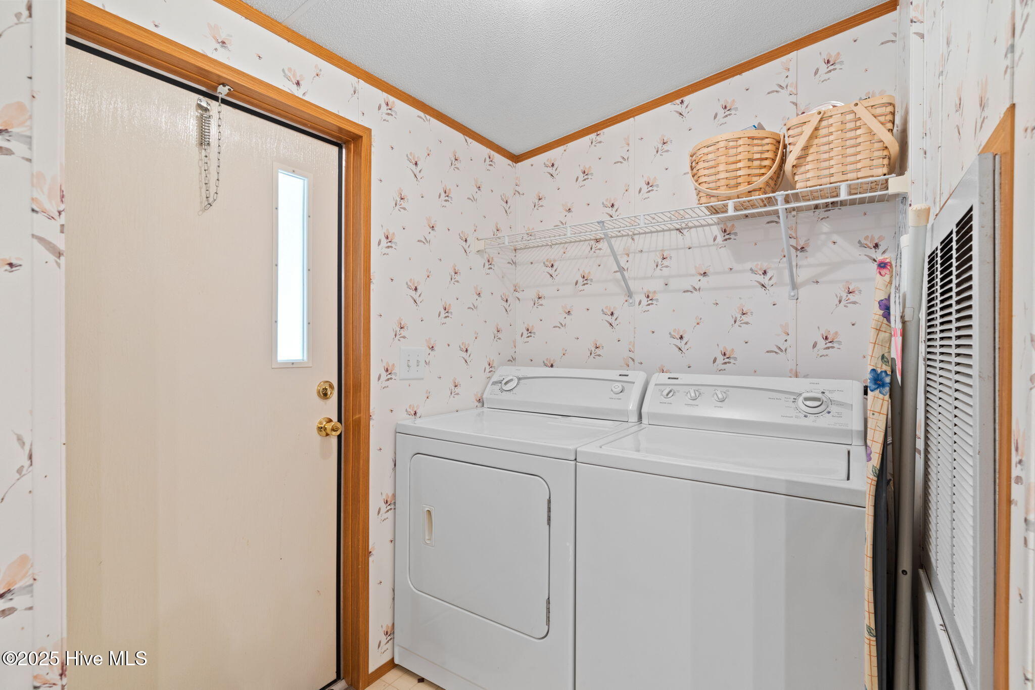 100569446 | Photo 22