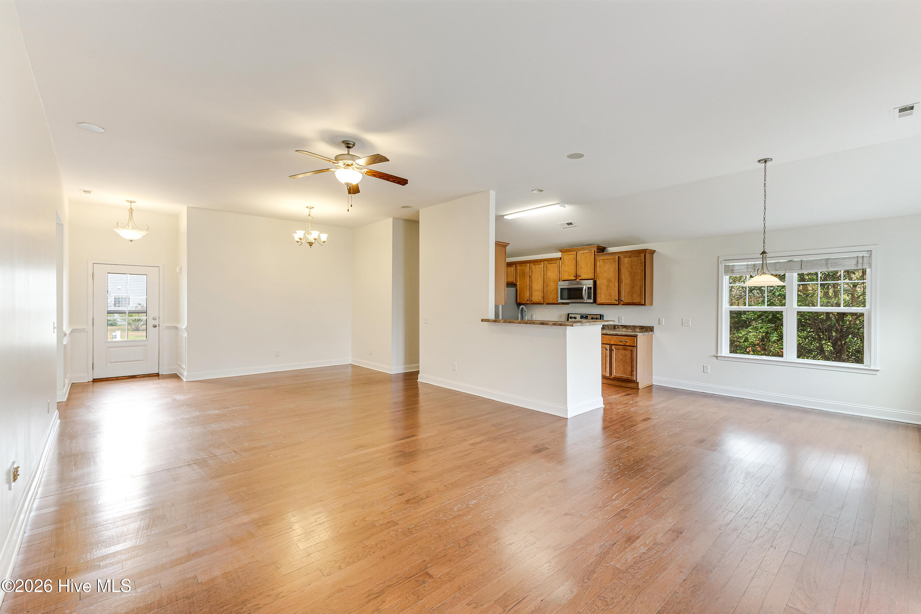 100562129 | Photo 10