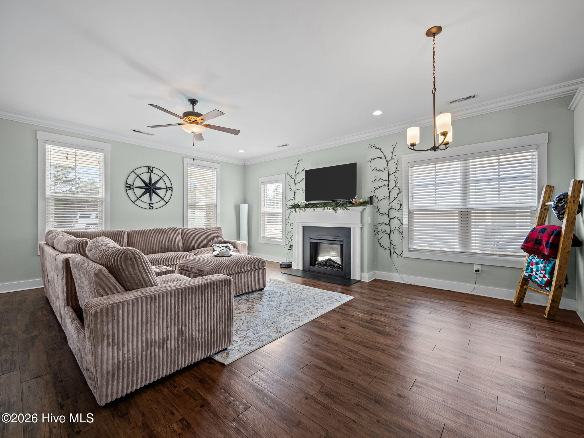 100553729 | Photo 11