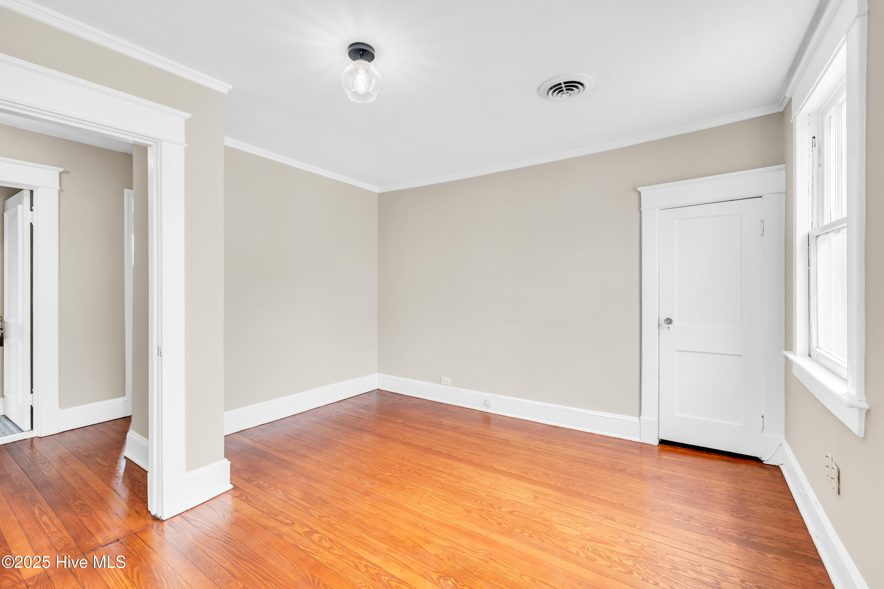 100522192 | Photo 32