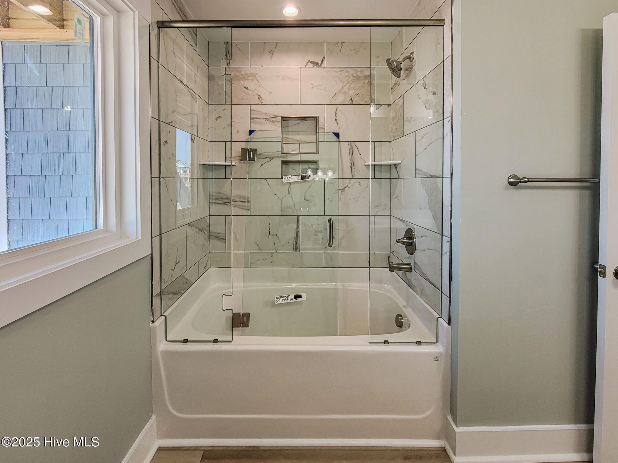 100517147 | Photo 30