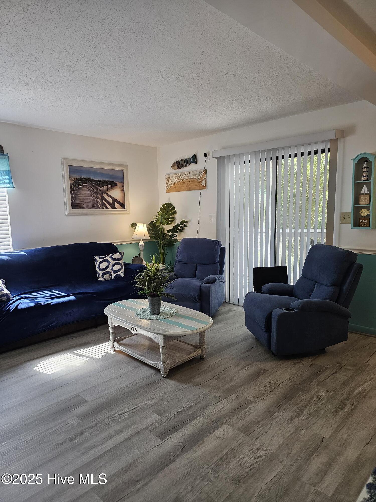 100537218 | Photo 10