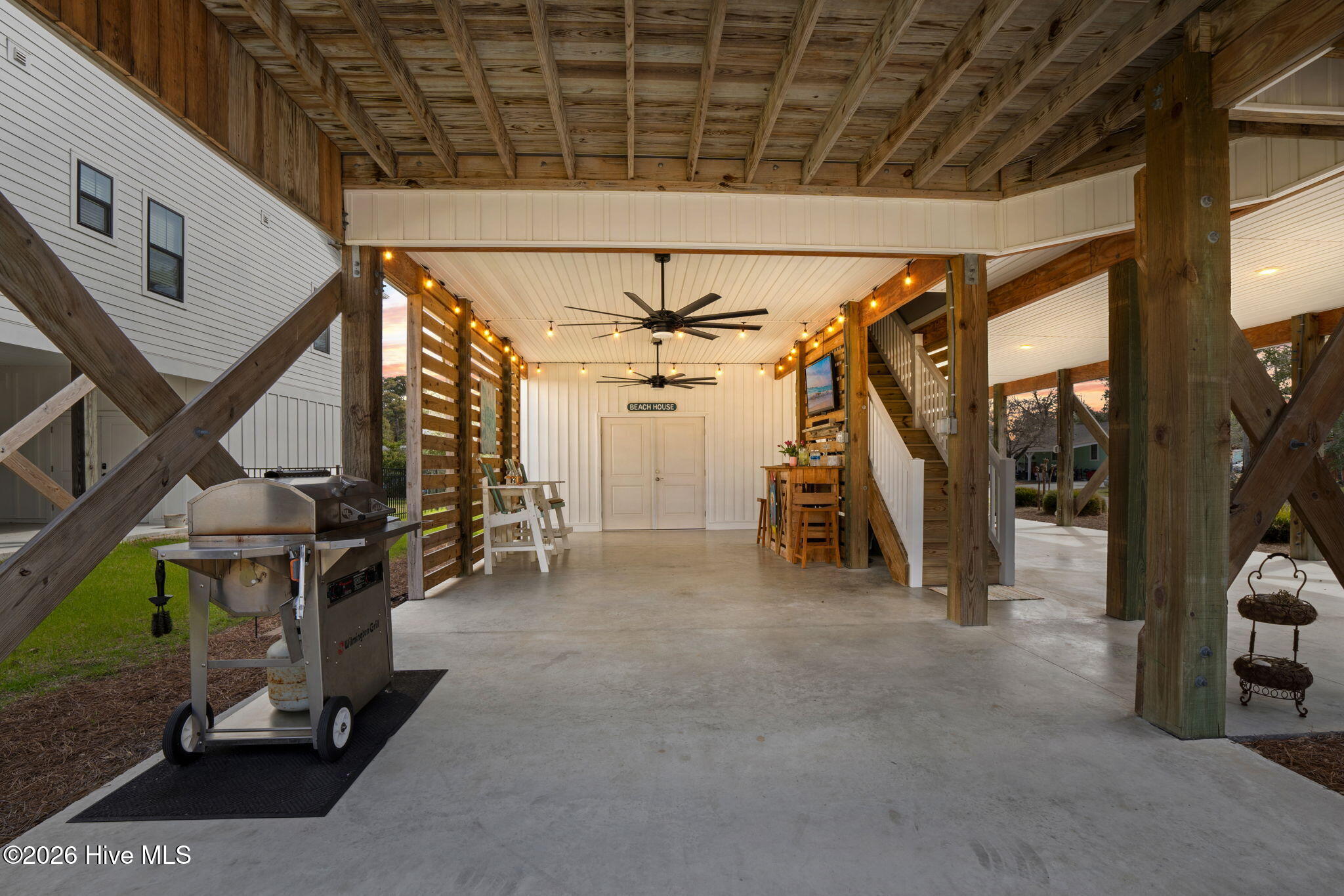 100562924 | Photo 35