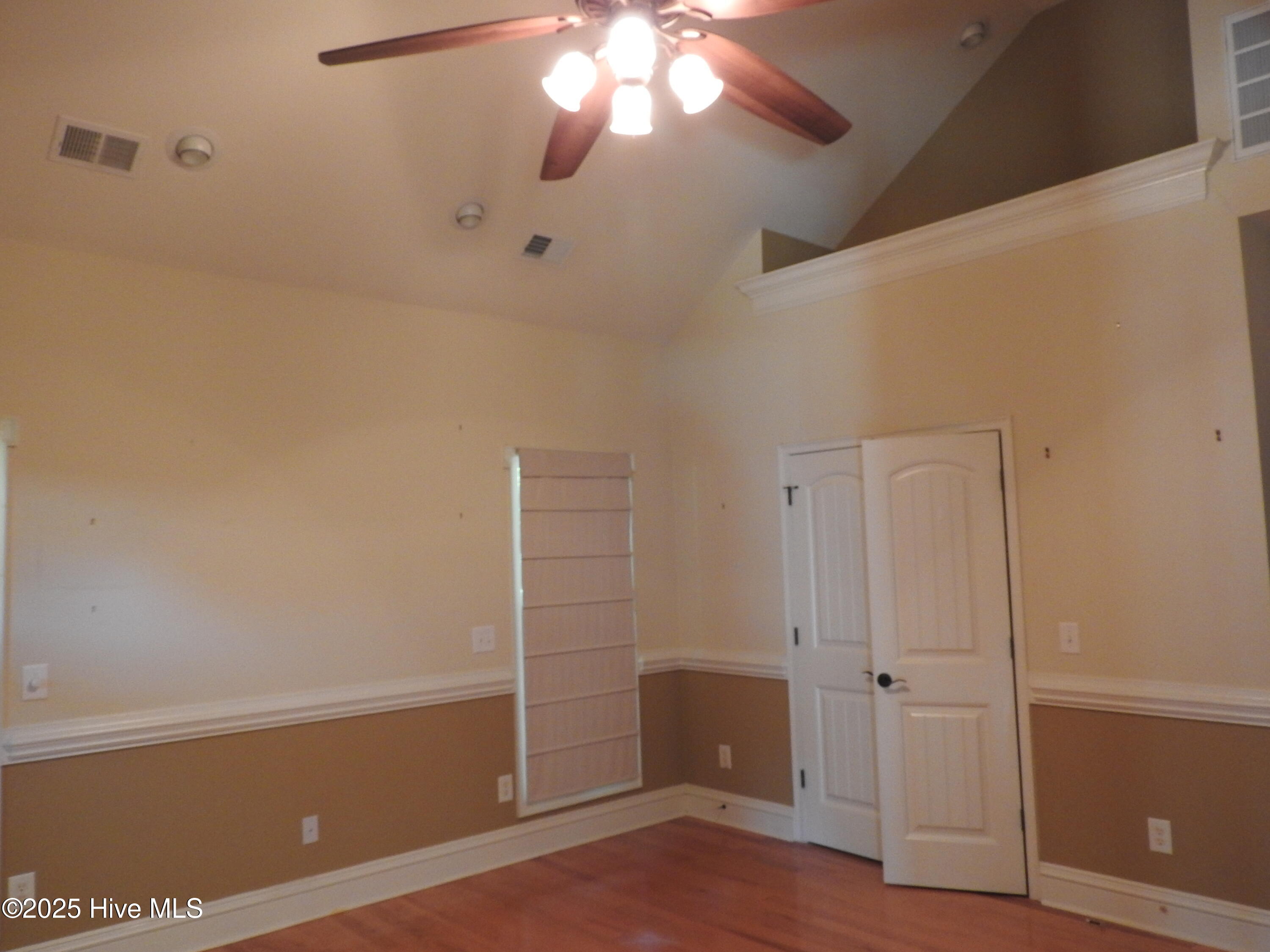 100520083 | Photo 20