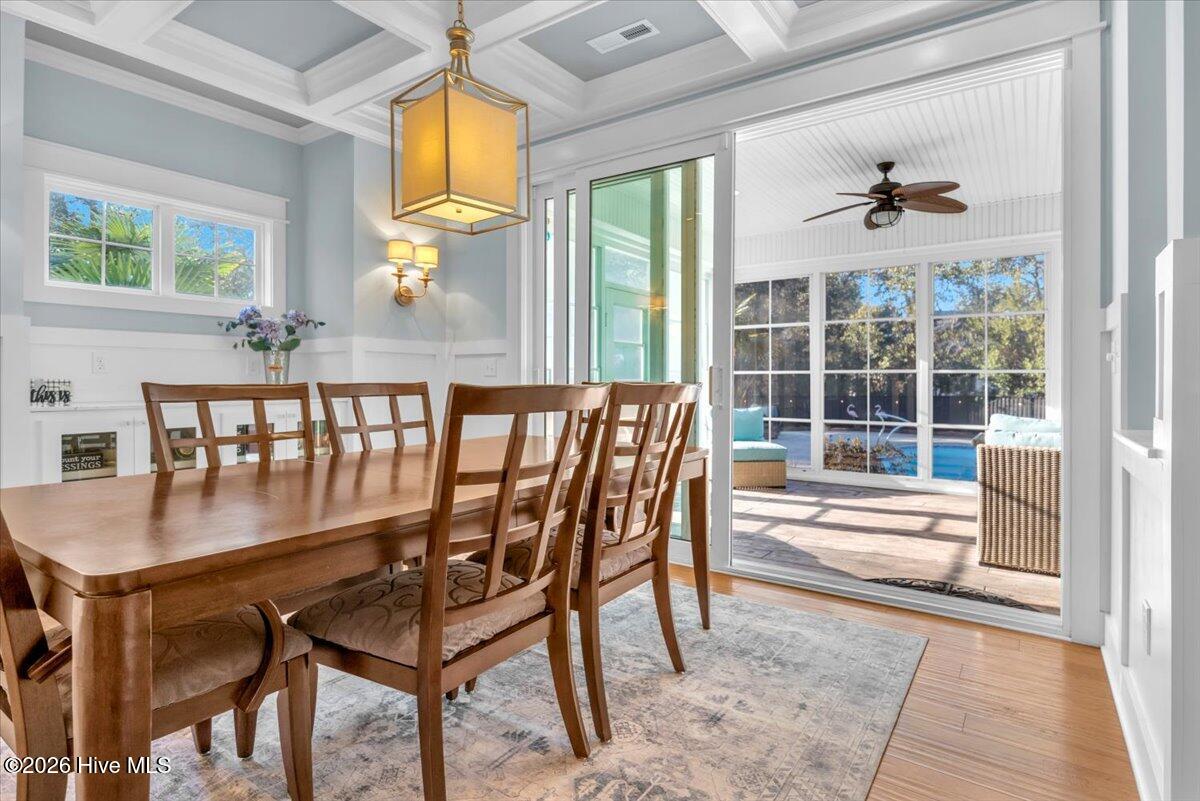 100552702 | Photo 46