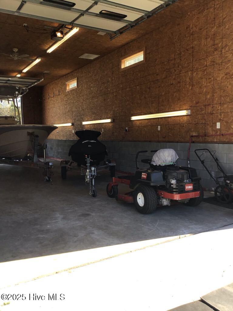 100547219 | Photo 81