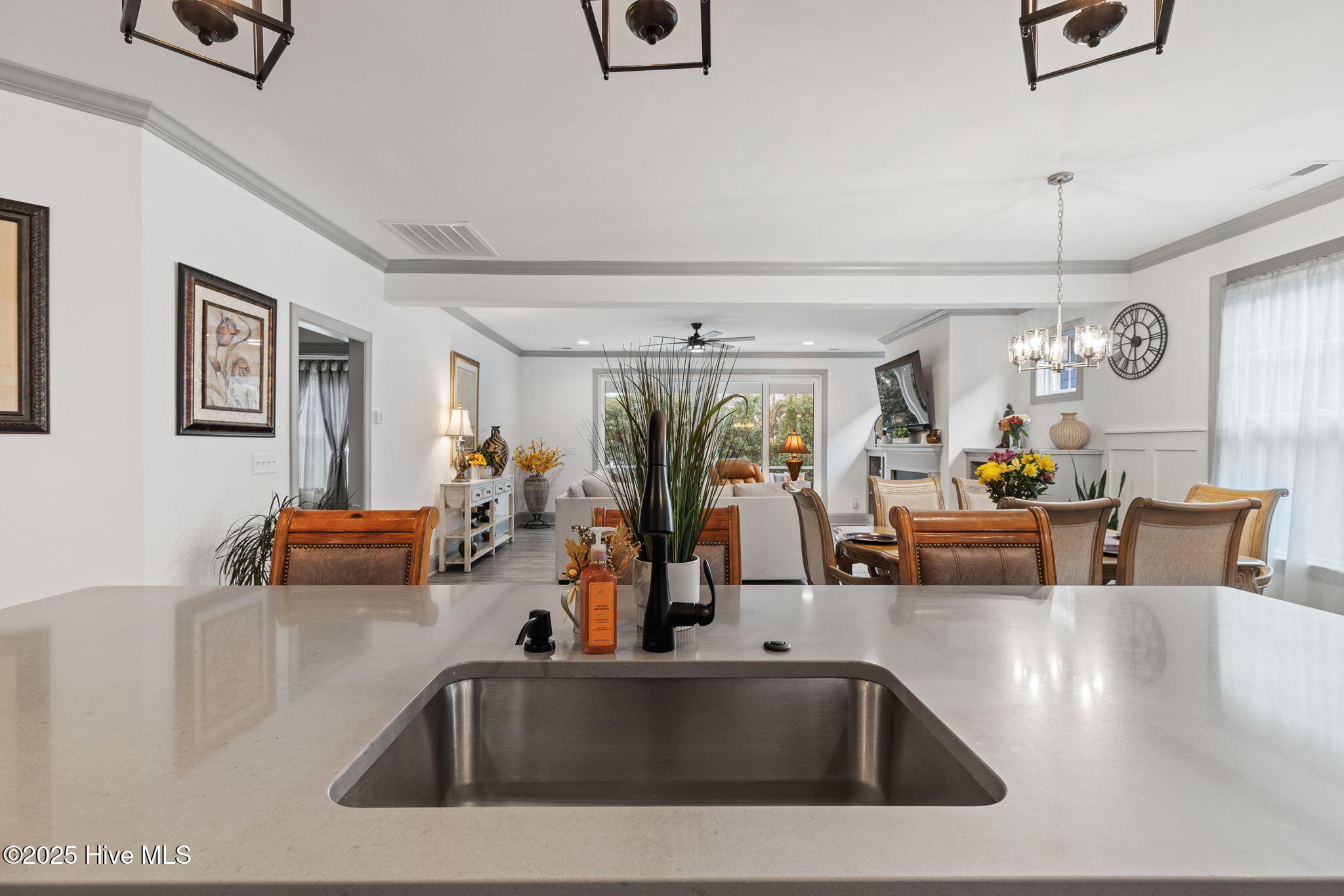 100541268 | Photo 15