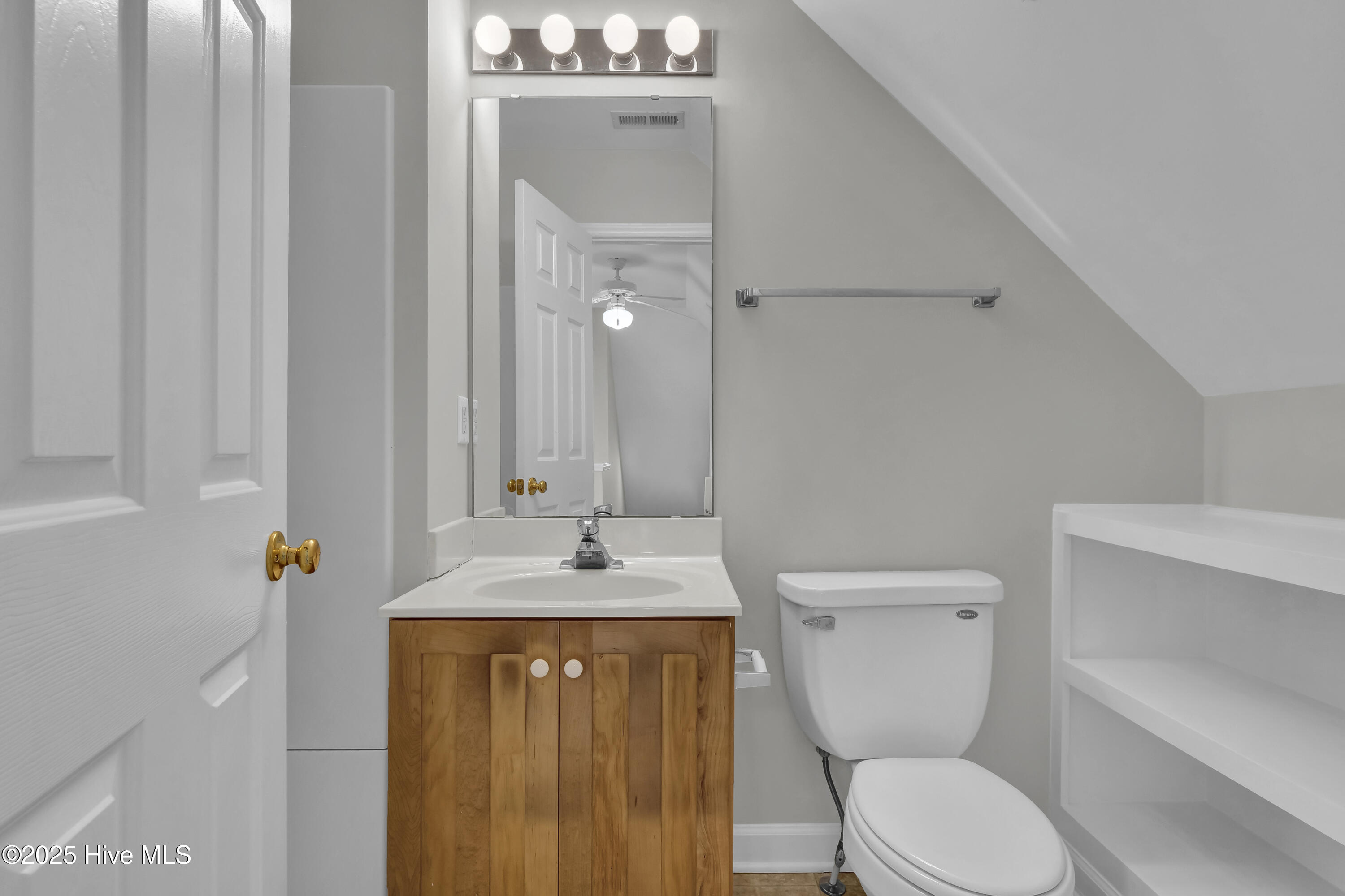 100510157 | Photo 11