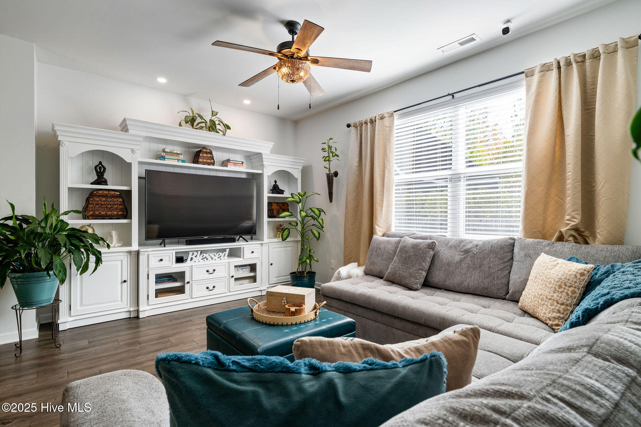 100539651 | Photo 26