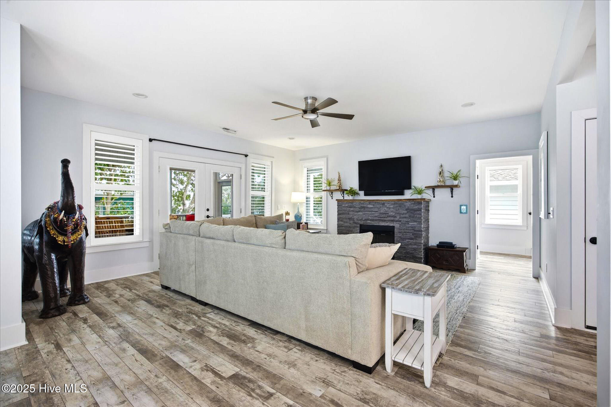 100546742 | Photo 14