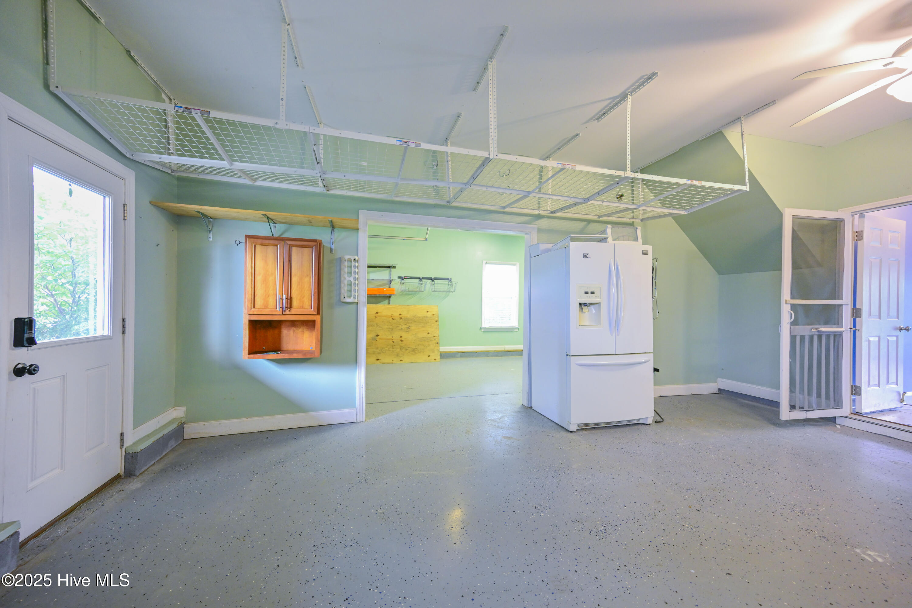 100523770 | Photo 43