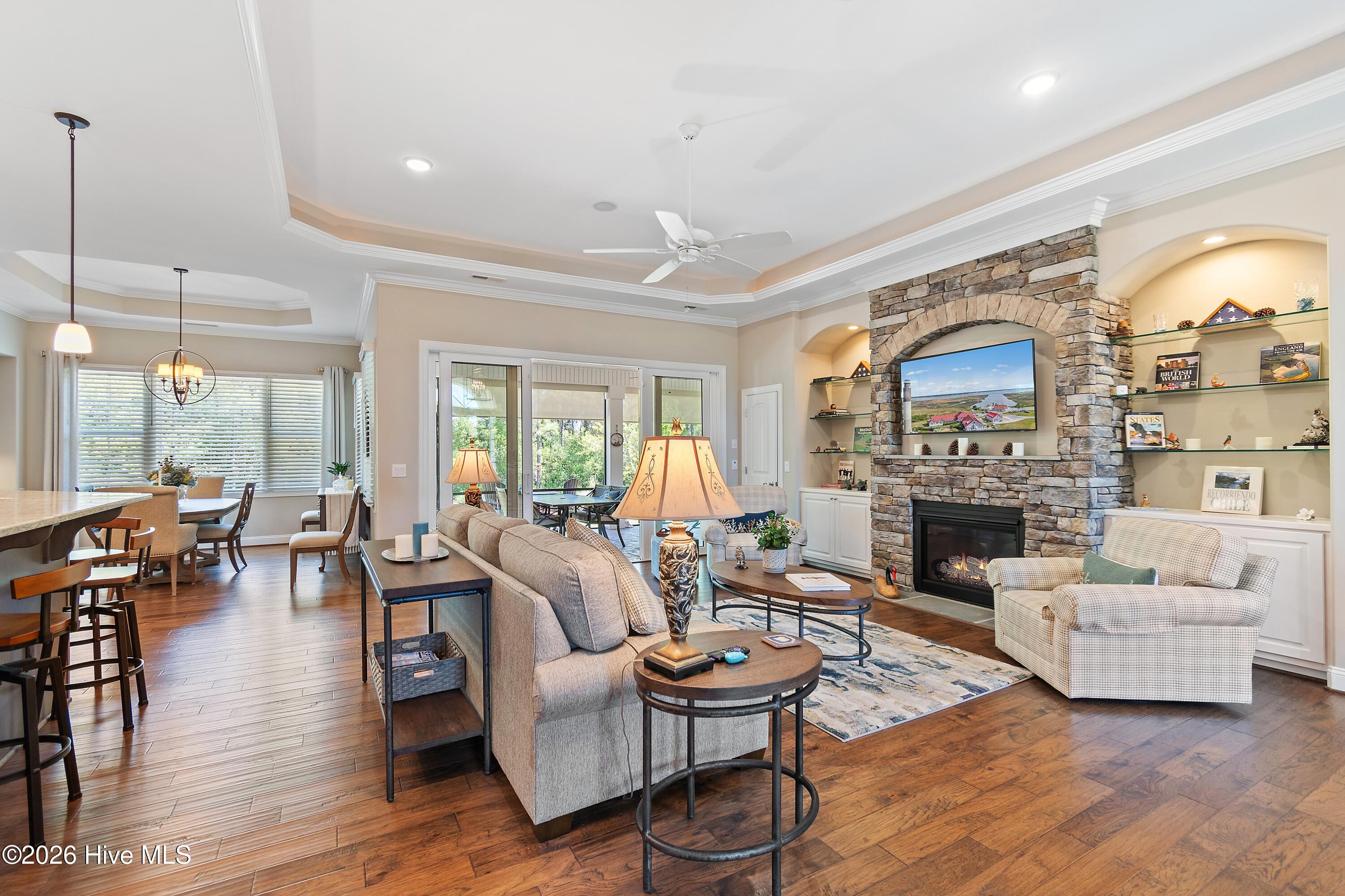 100568990 | Photo 13