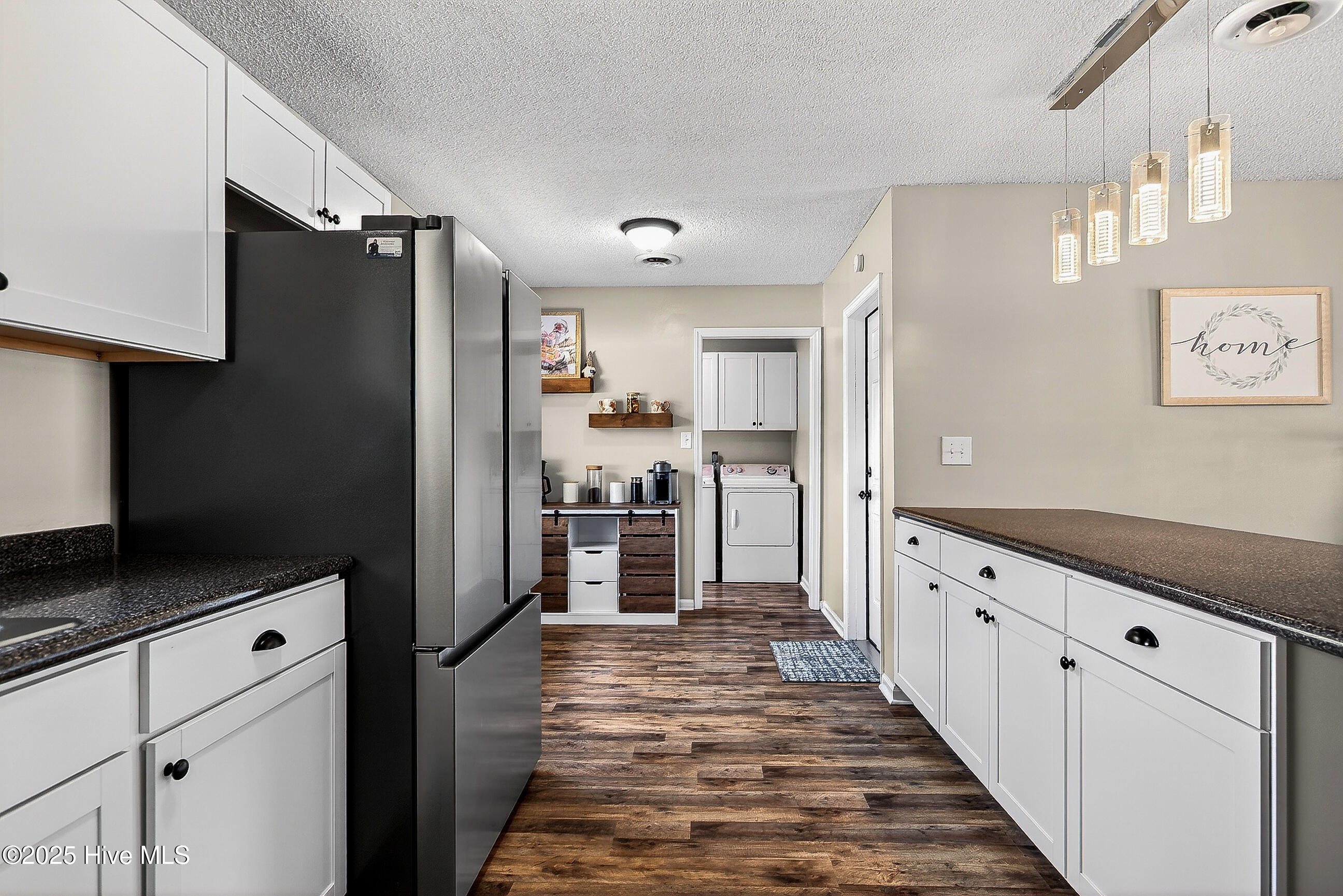 100545052 | Photo 11