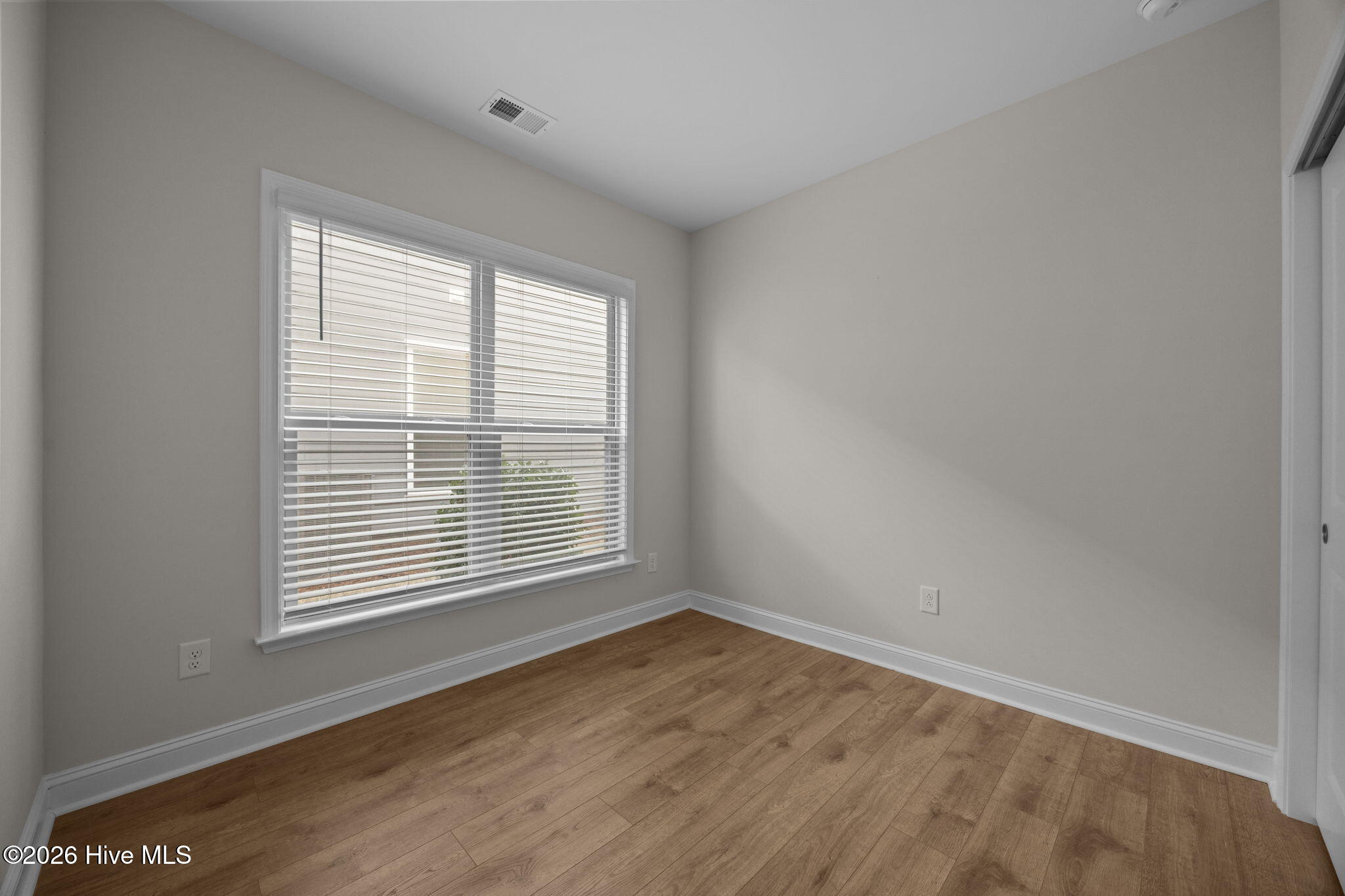 100551167 | Photo 31