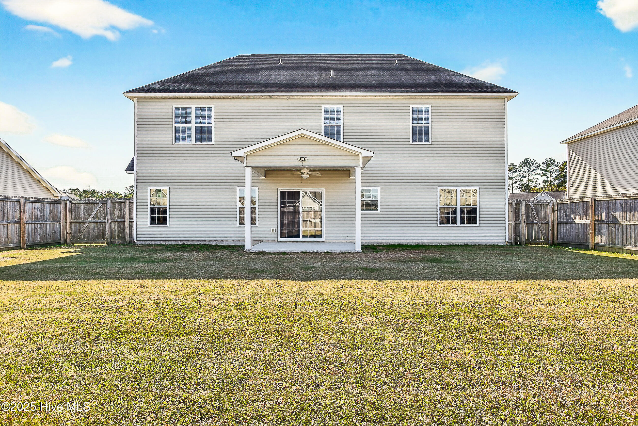 100541345 | Photo 40