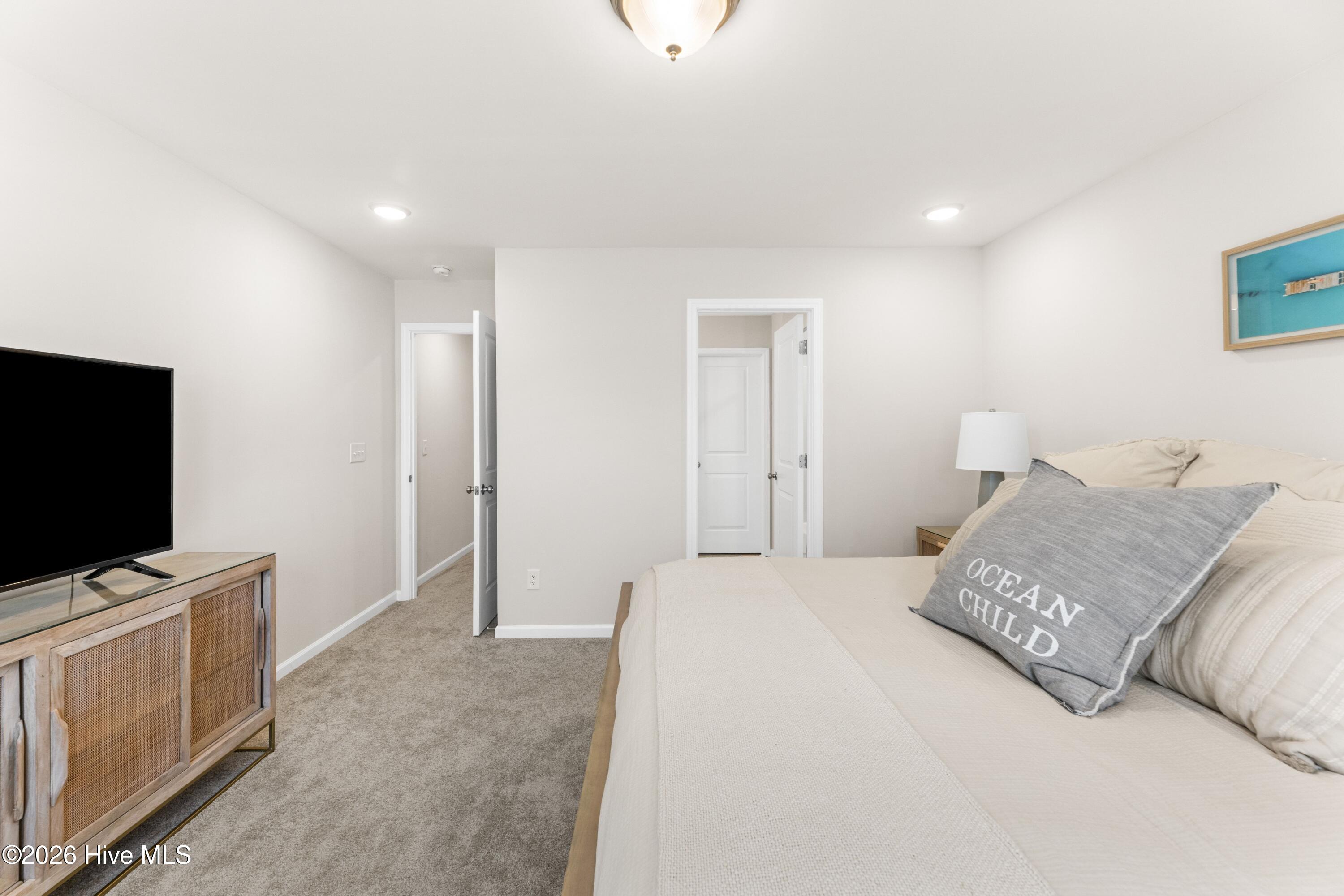 100561079 | Photo 36