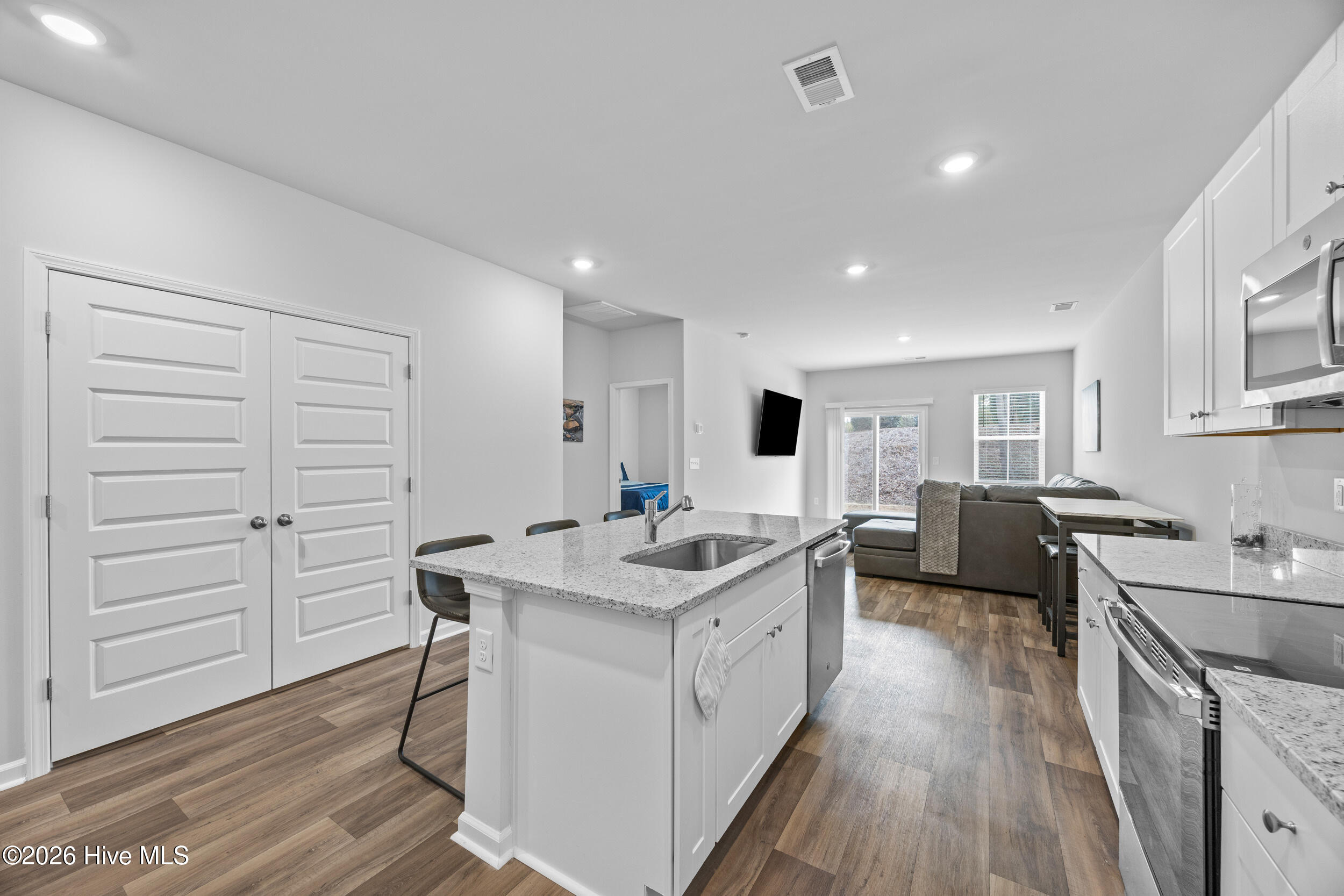 100554337 | Photo 17