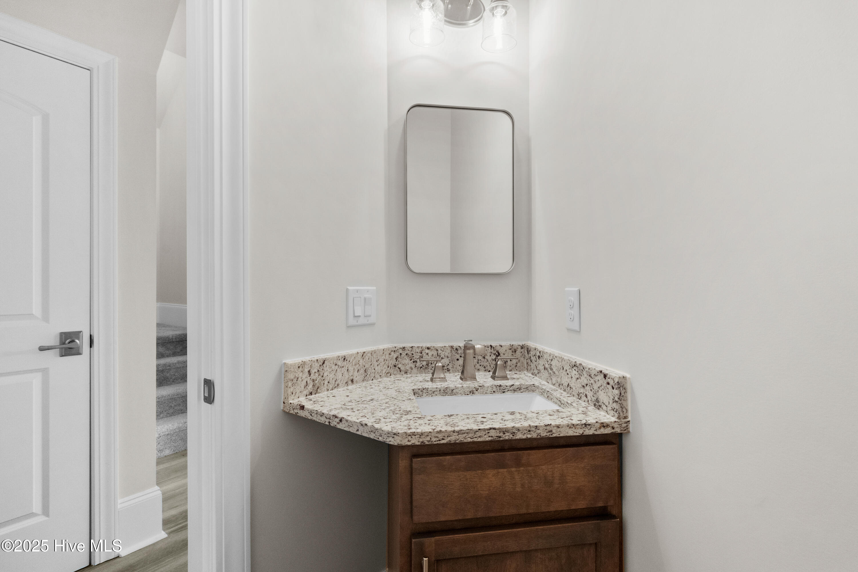 100496810 | Photo 48