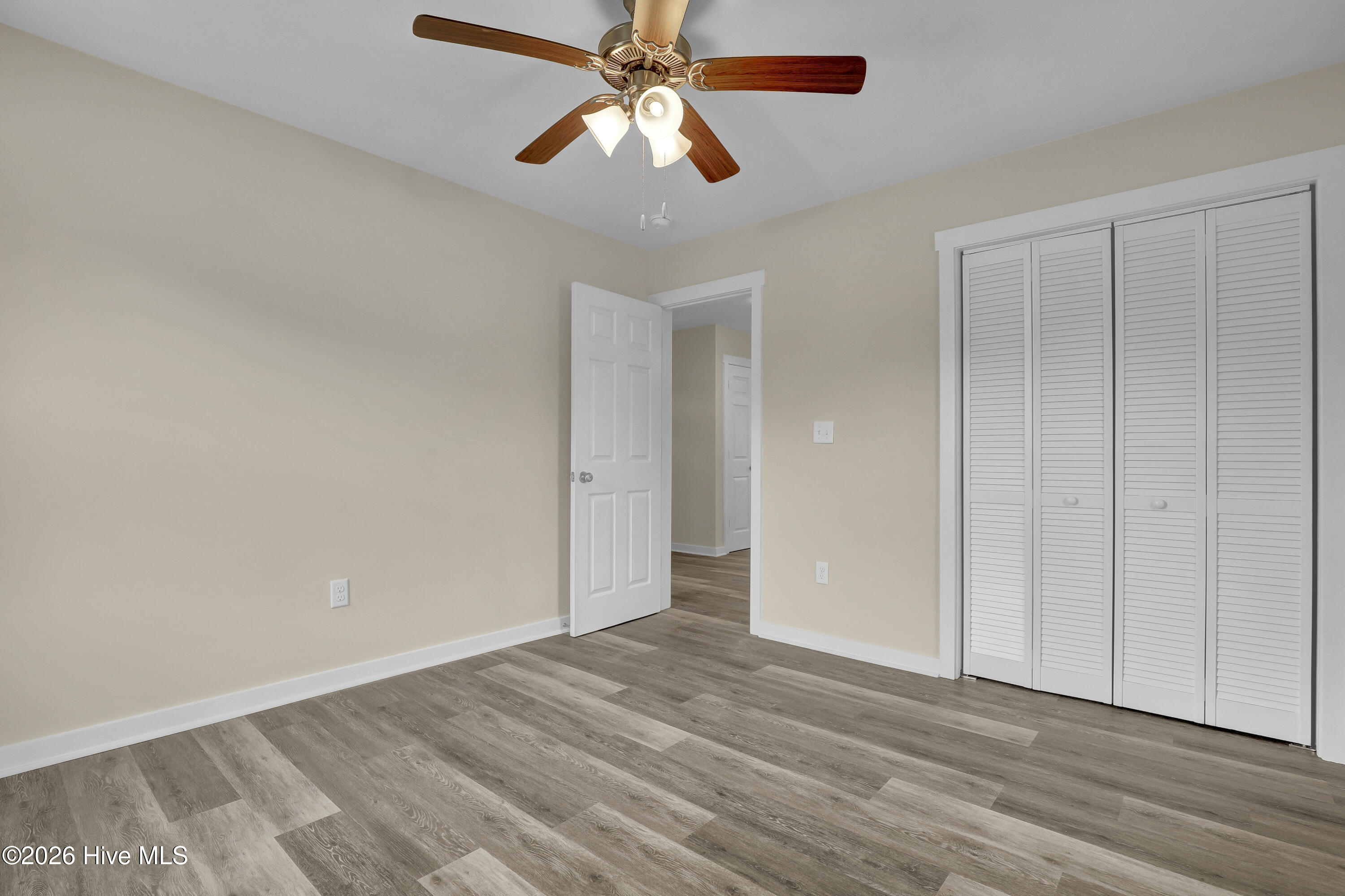 100564662 | Photo 16