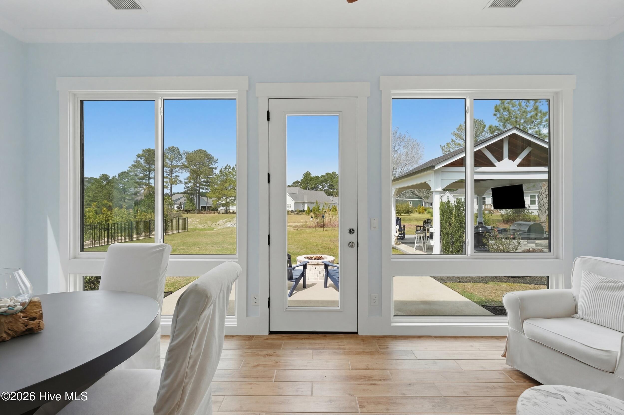 100563980 | Photo 32