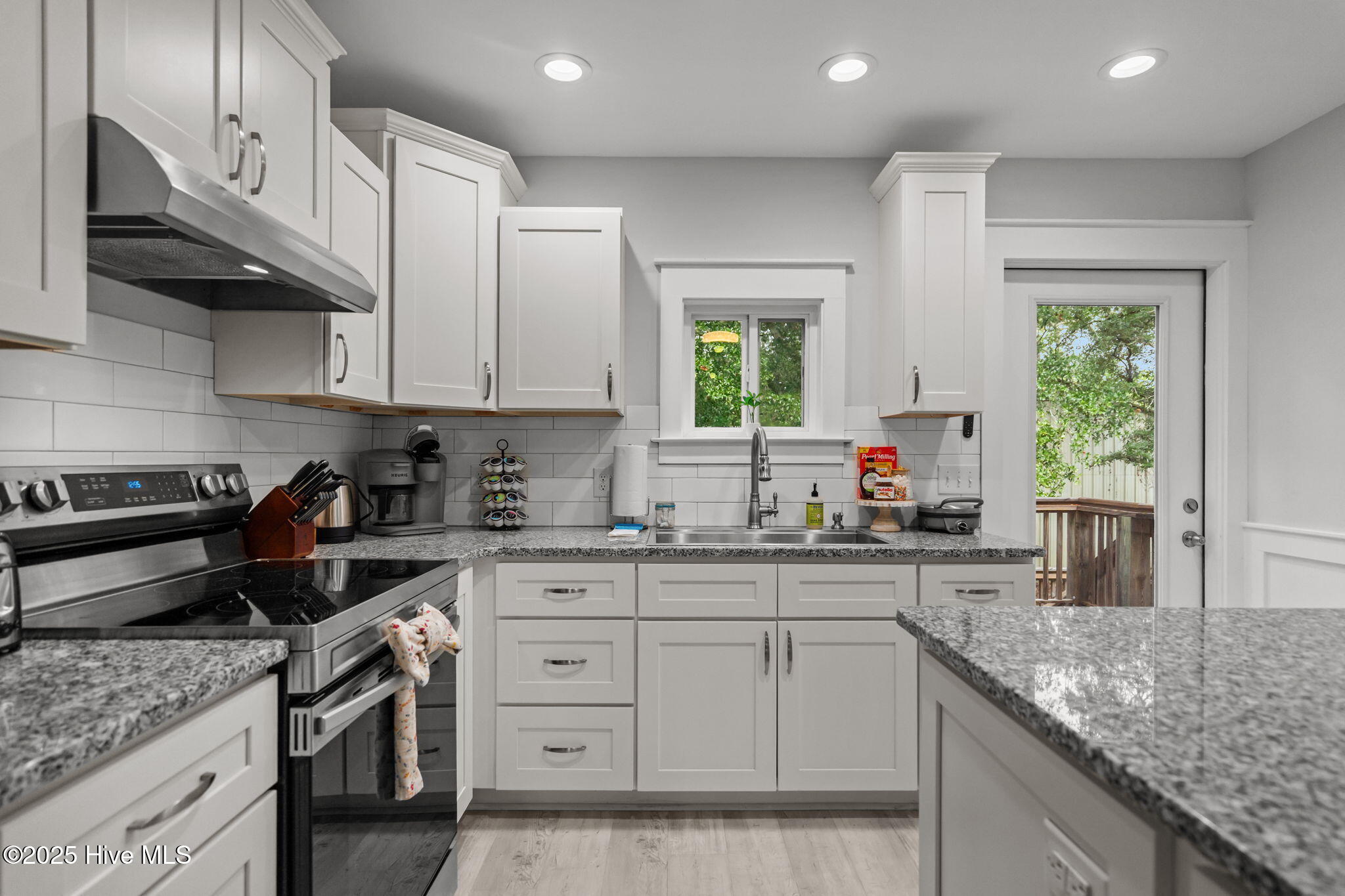 100523824 | Photo 26