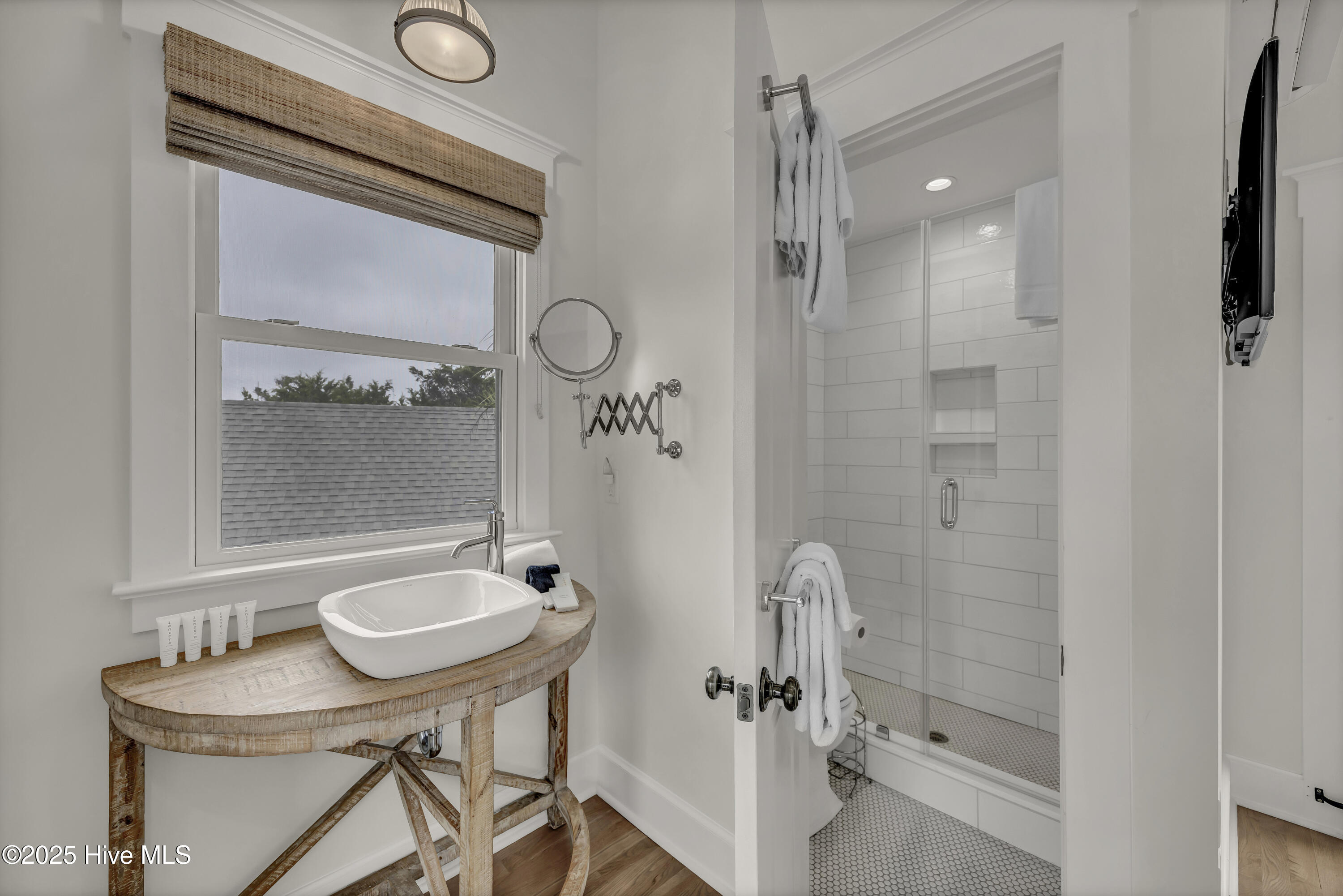 100536845 | Photo 36