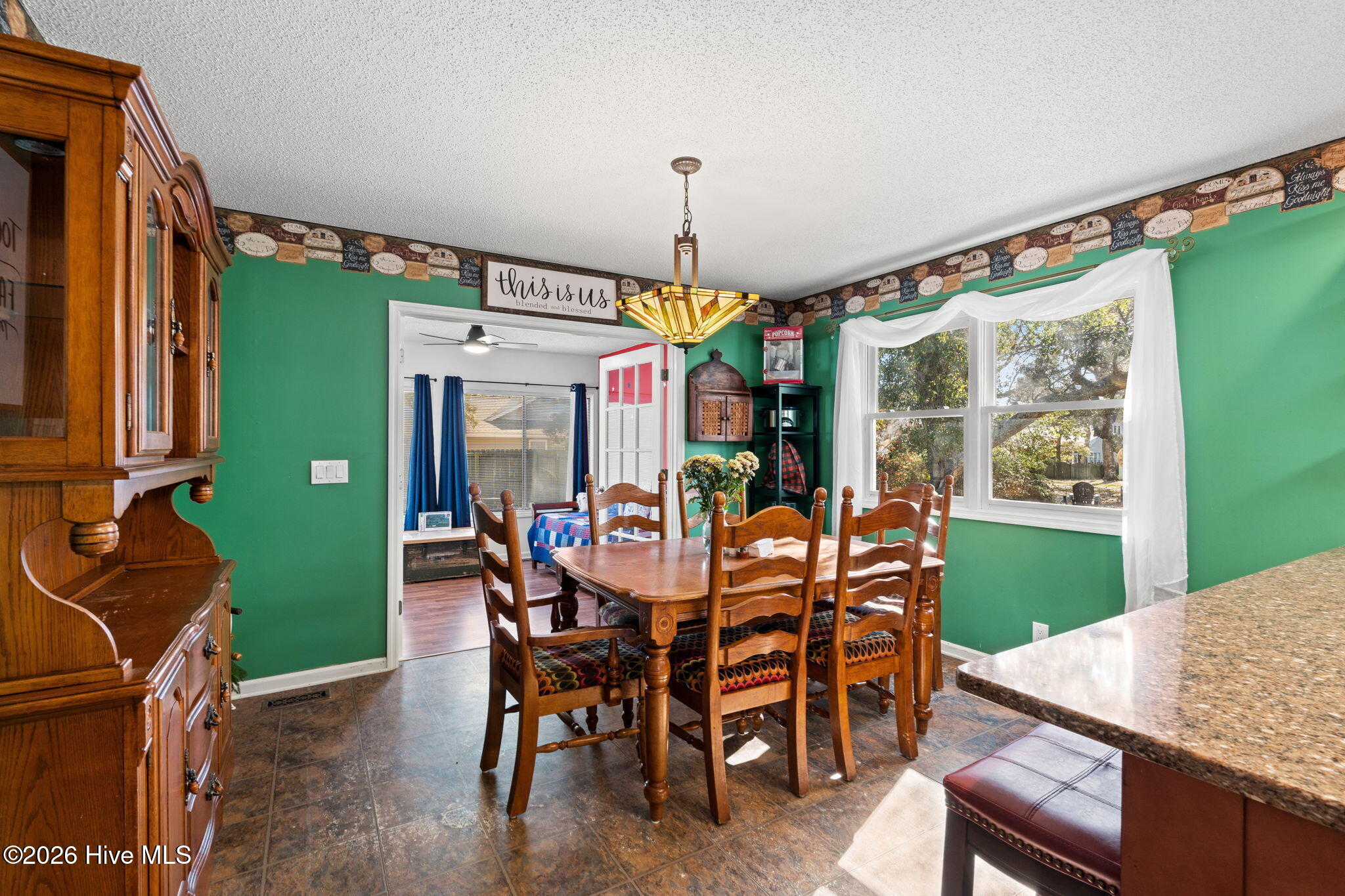 100562881 | Photo 16