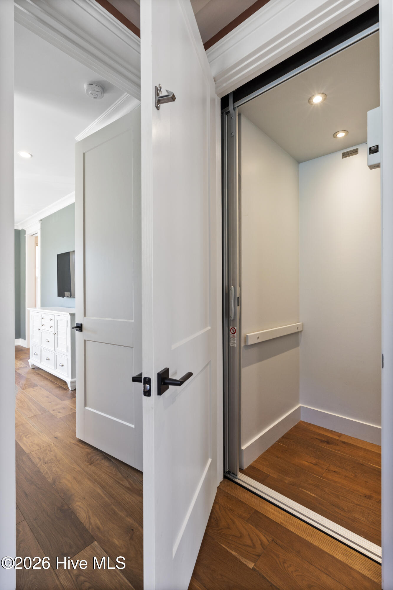 100554242 | Photo 42