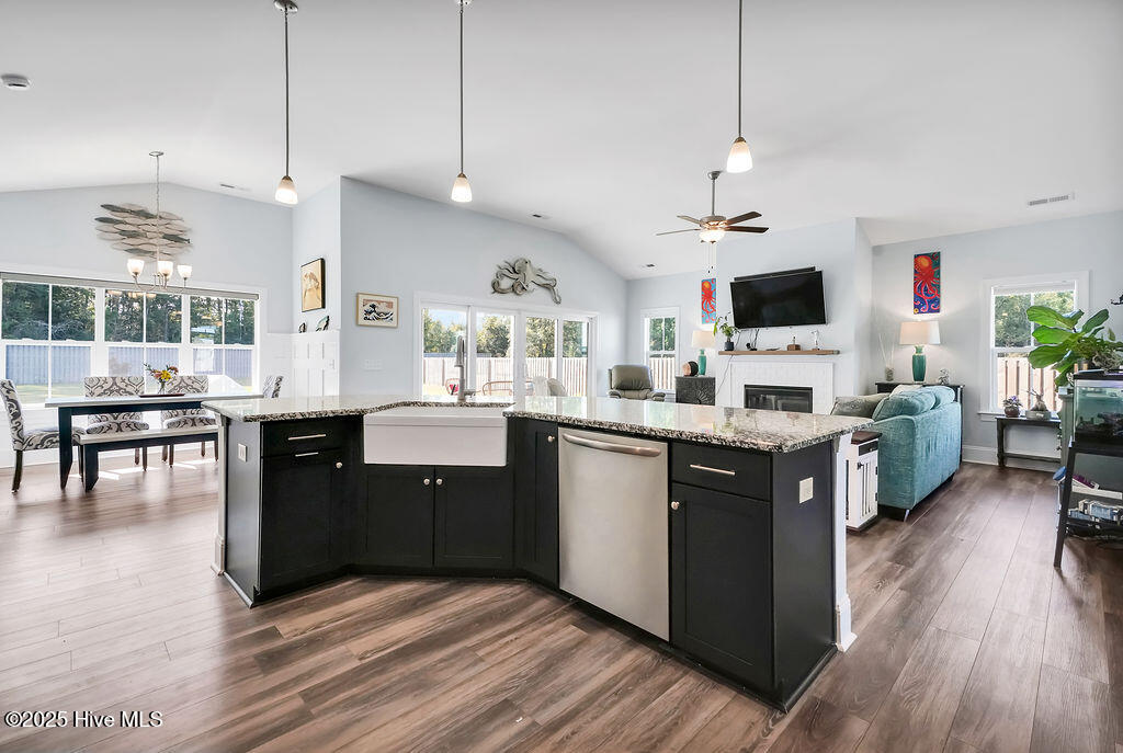 100535905 | Photo 21