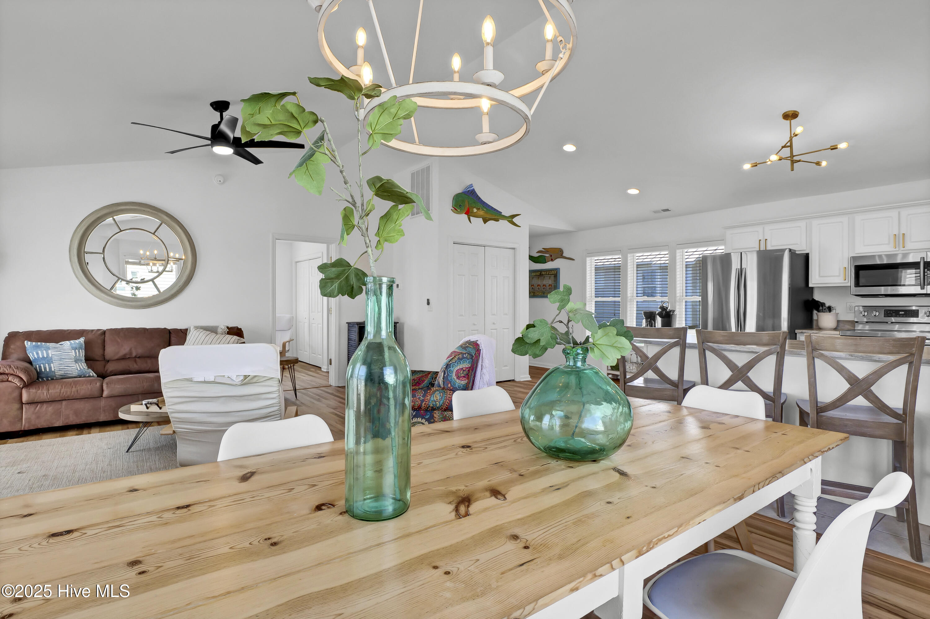 100521300 | Photo 36