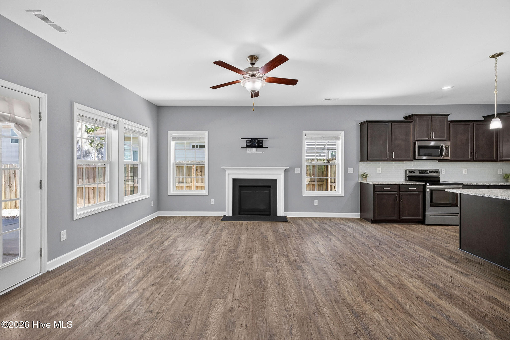 100564802 | Photo 16