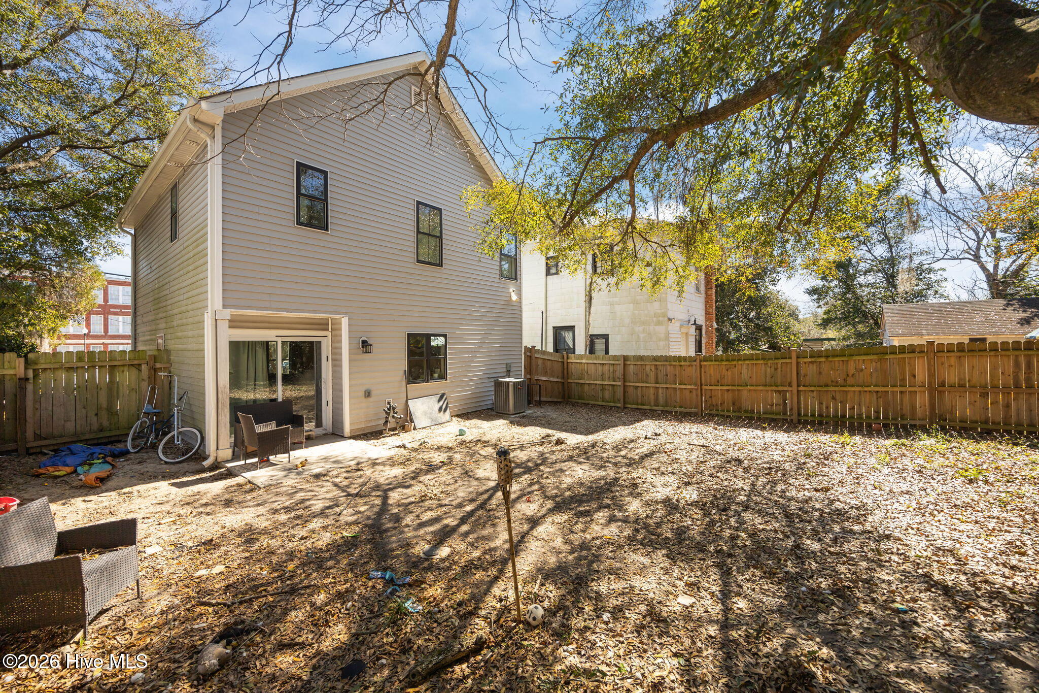 100556827 | Photo 25