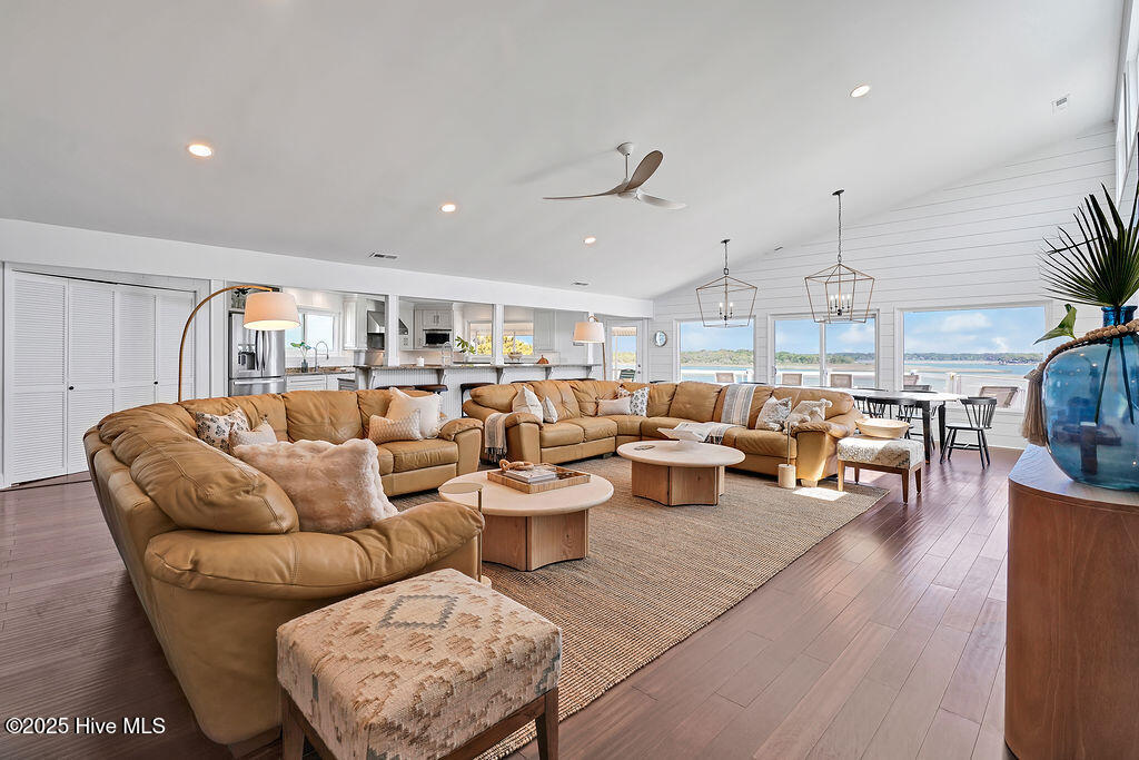 100508979 | Photo 13