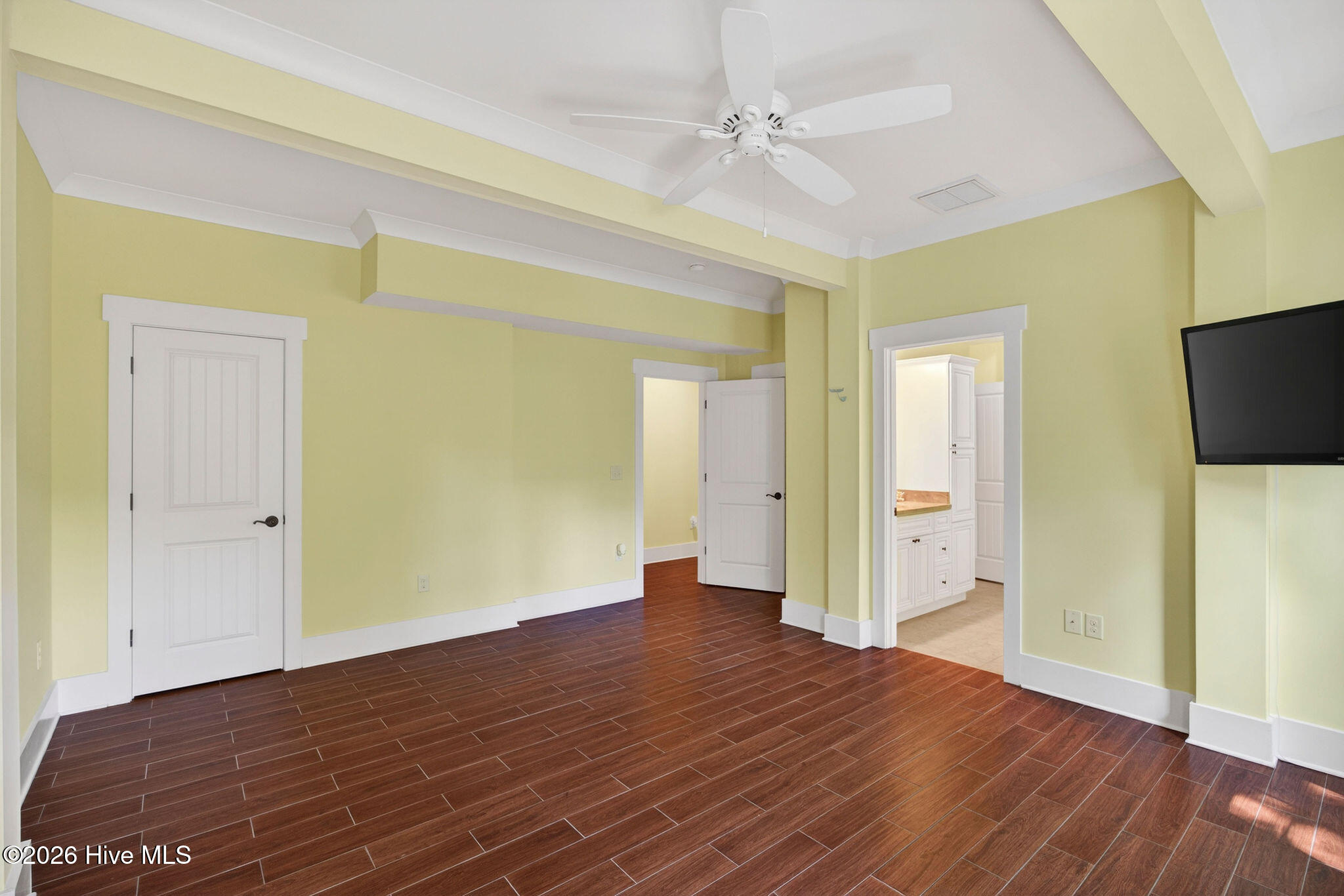 100548622 | Photo 38