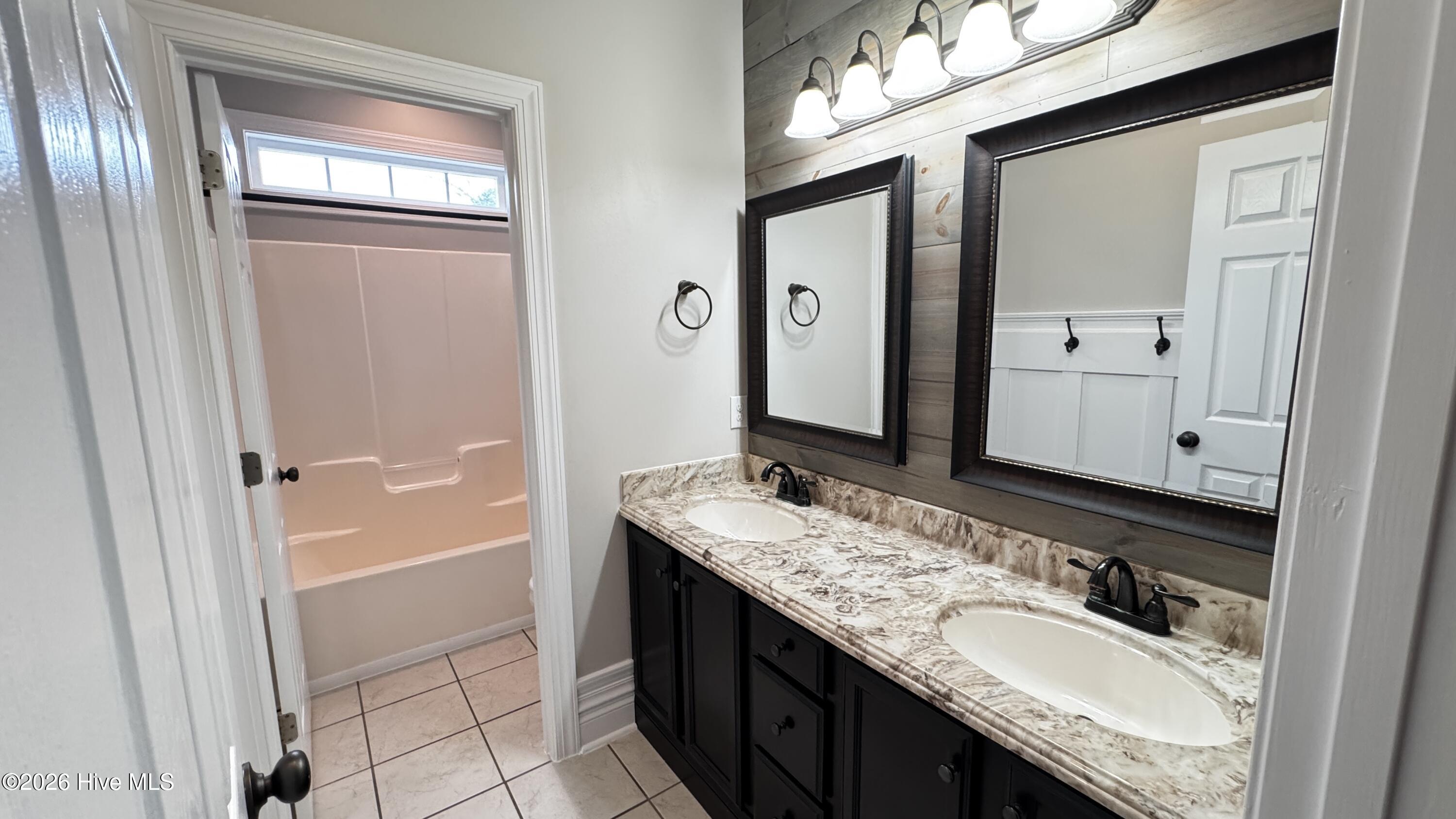 100565264 | Photo 11