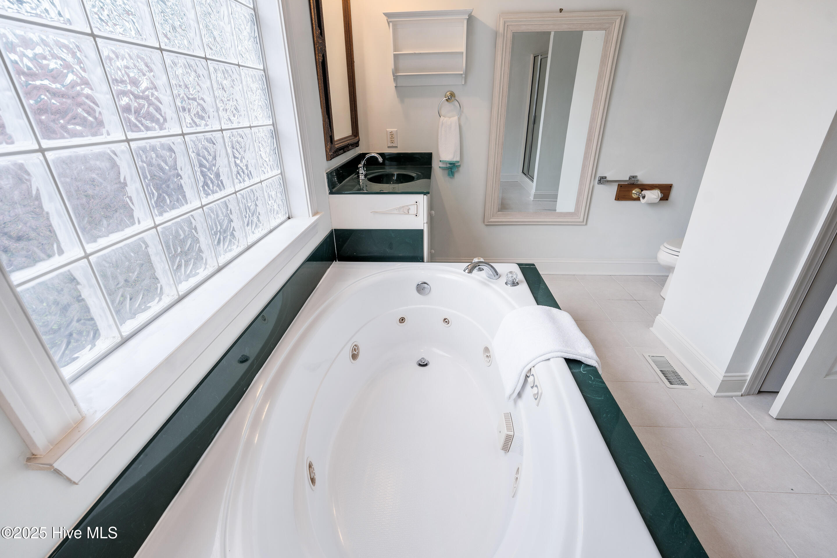 100499709 | Photo 33