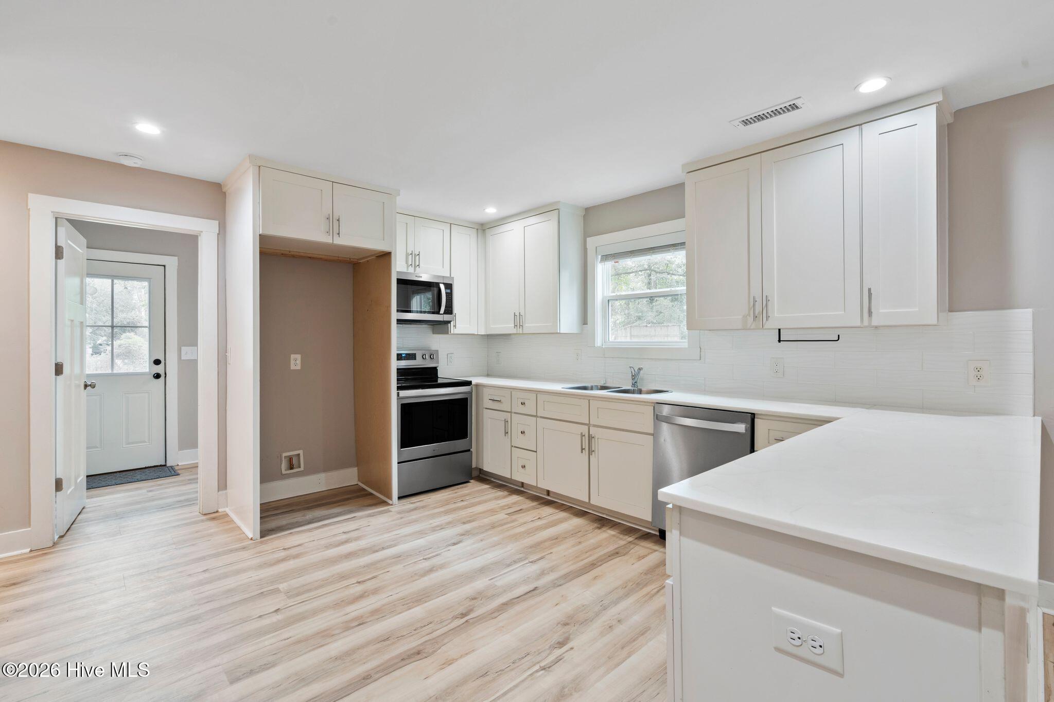 100554354 | Photo 16