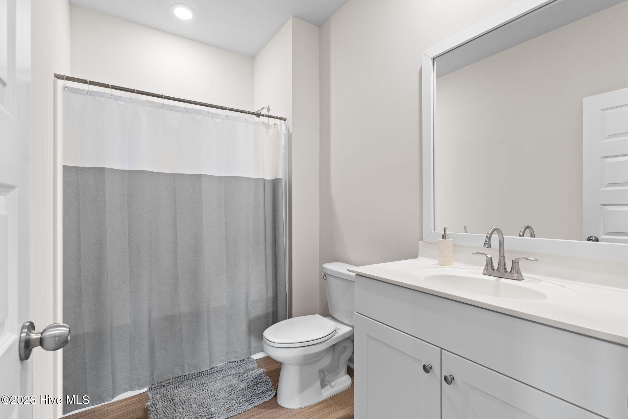 100553645 | Photo 24