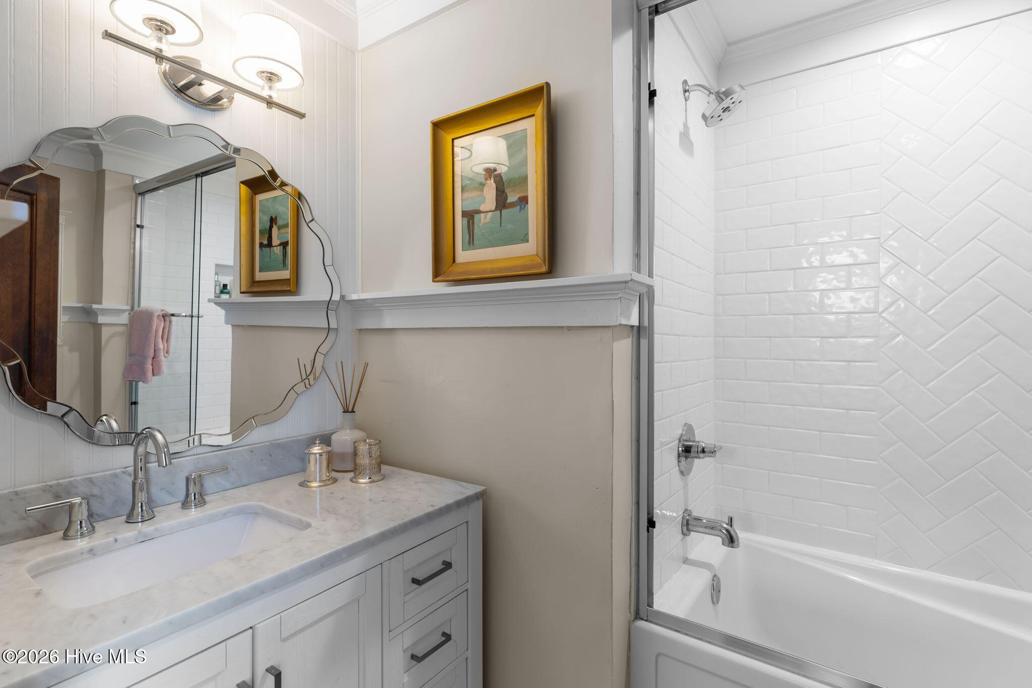 100562122 | Photo 33