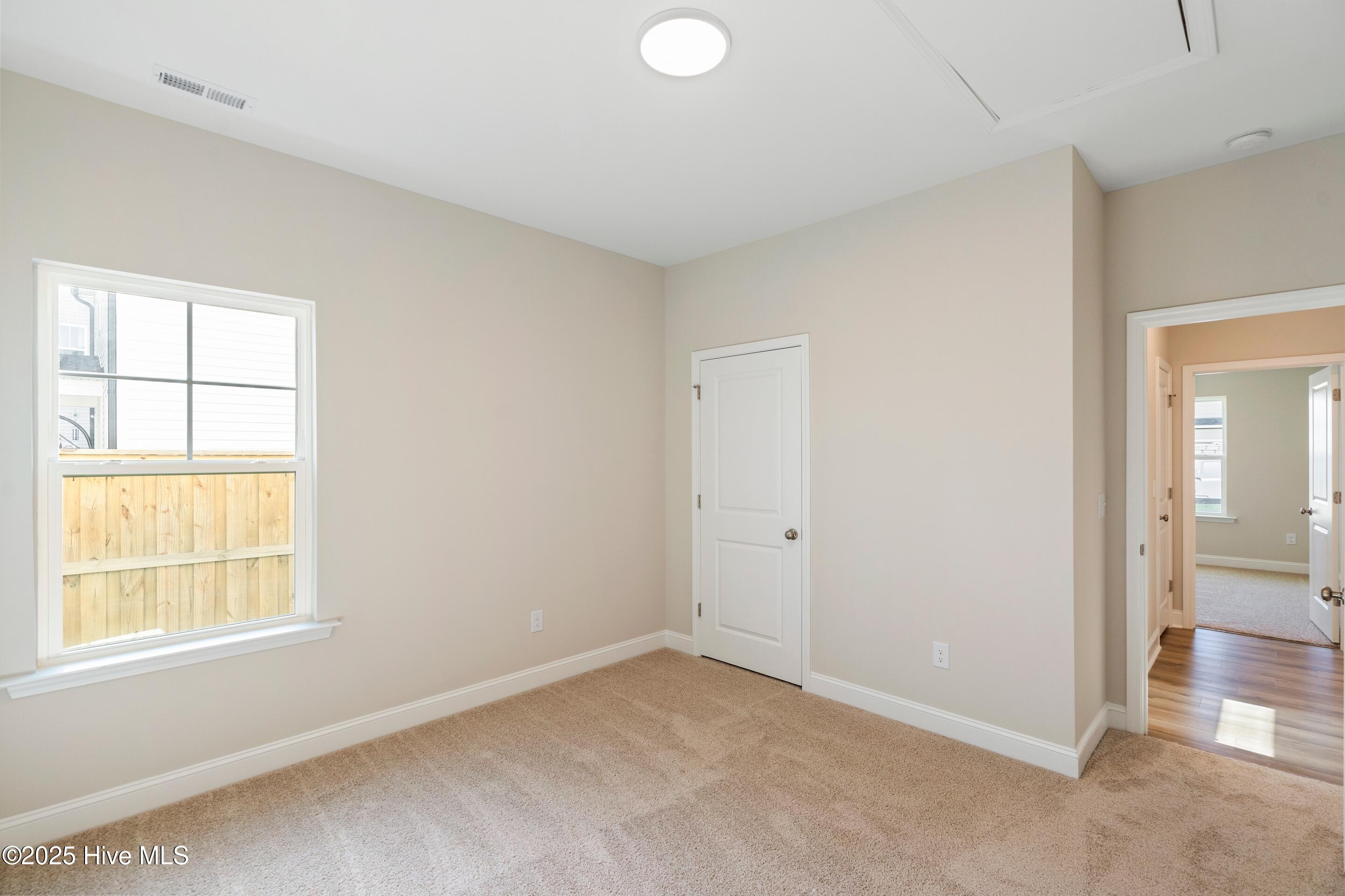 100543354 | Photo 40