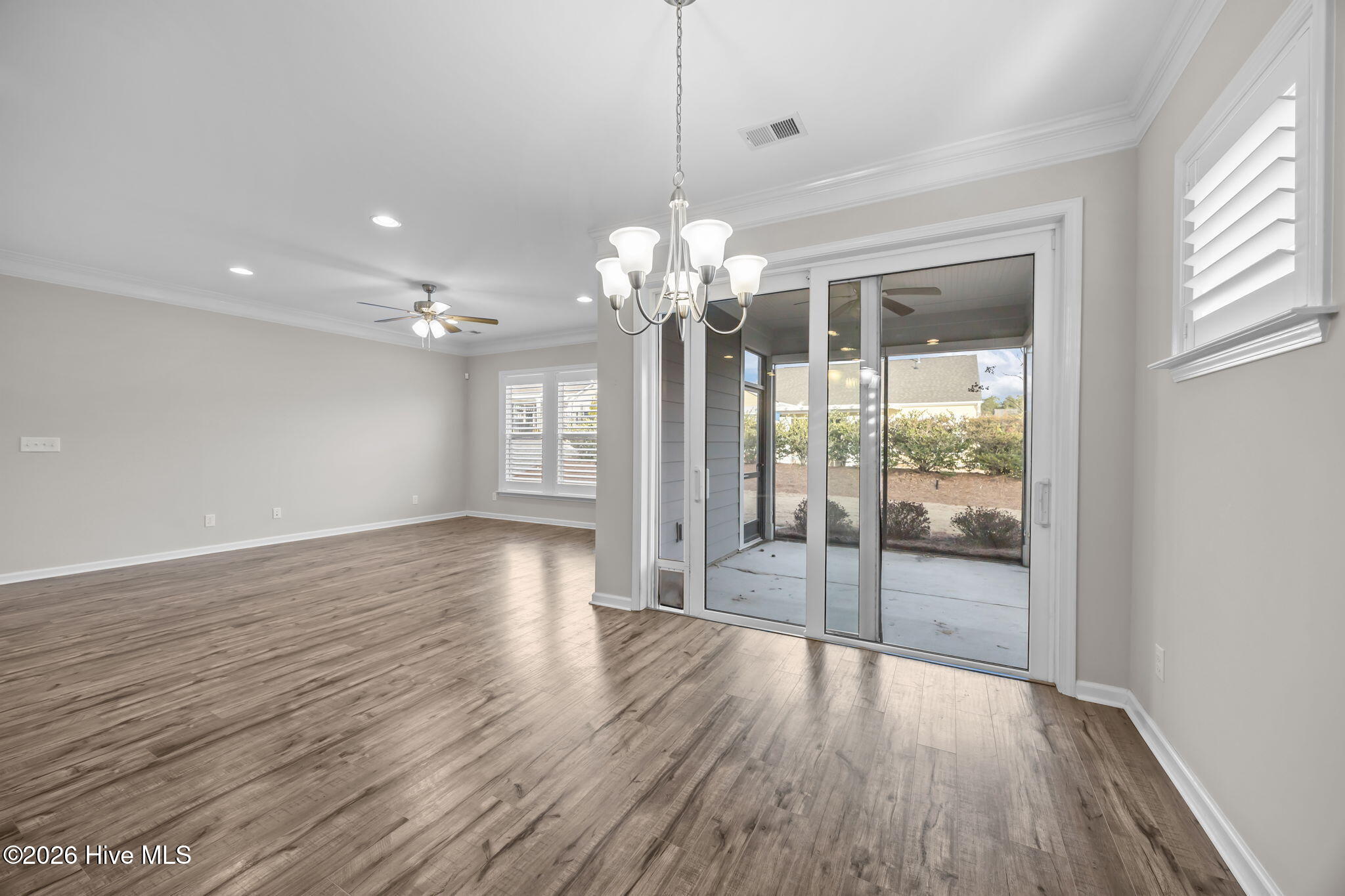 100552007 | Photo 35