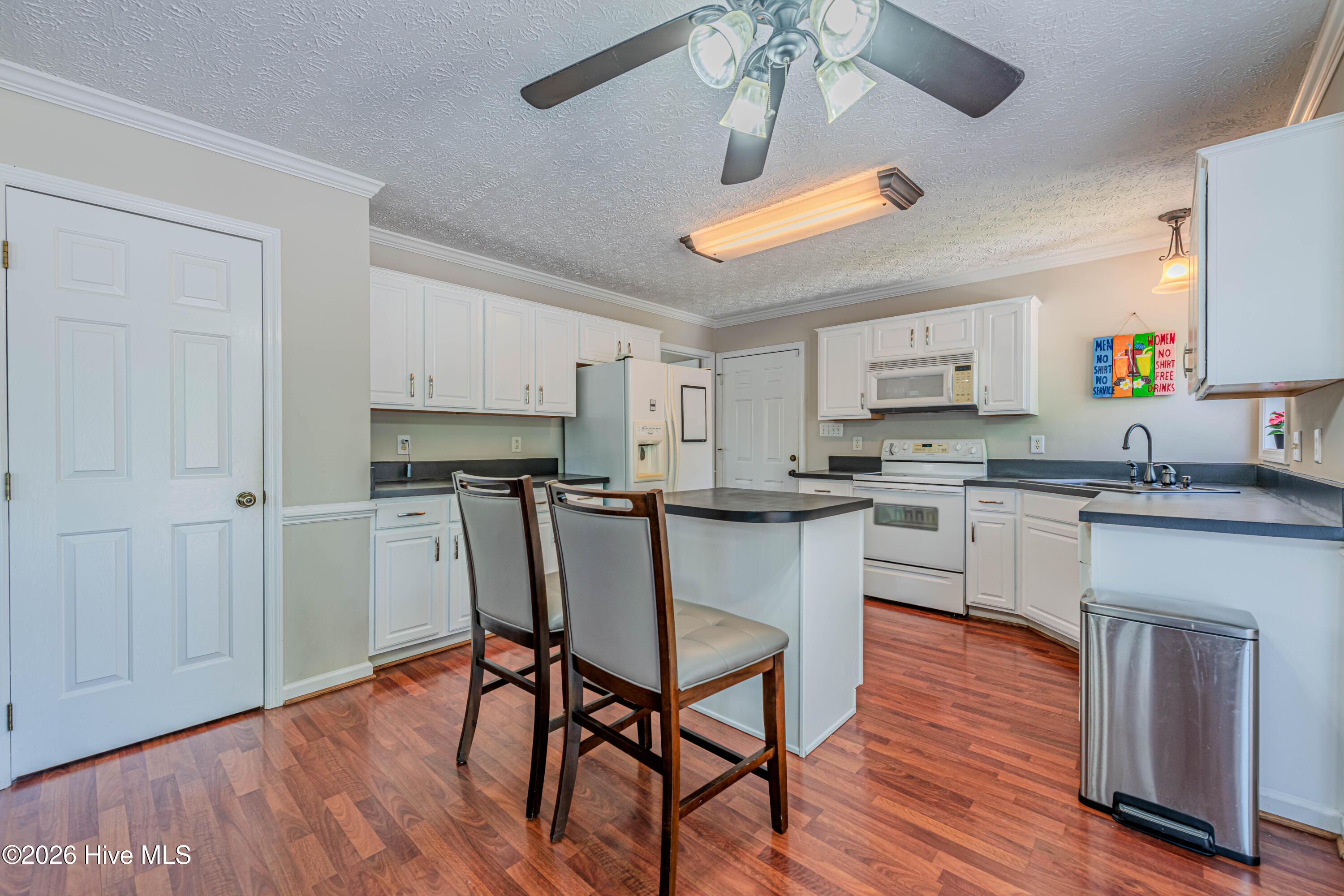 100569182 | Photo 24