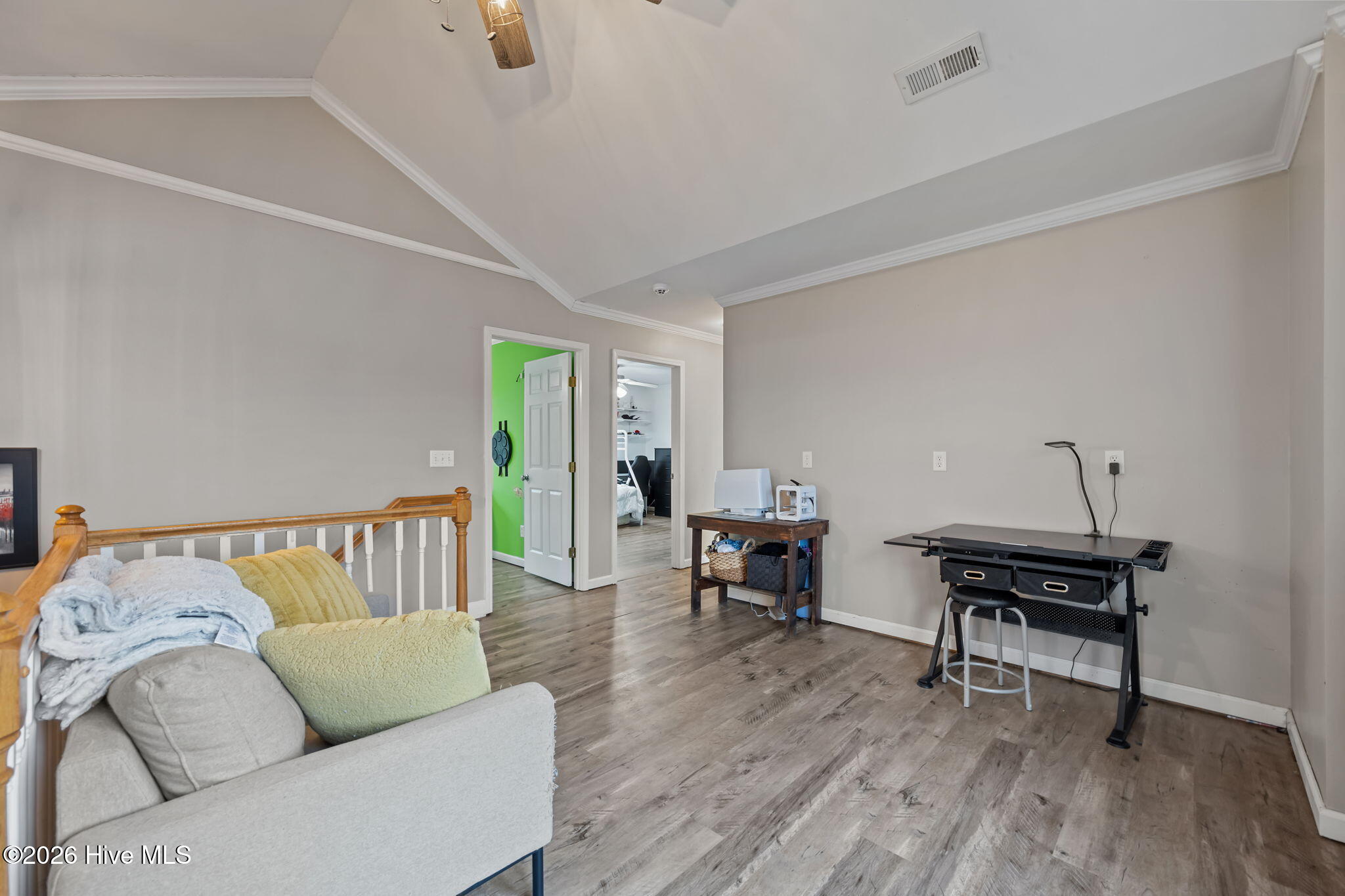 100557668 | Photo 40