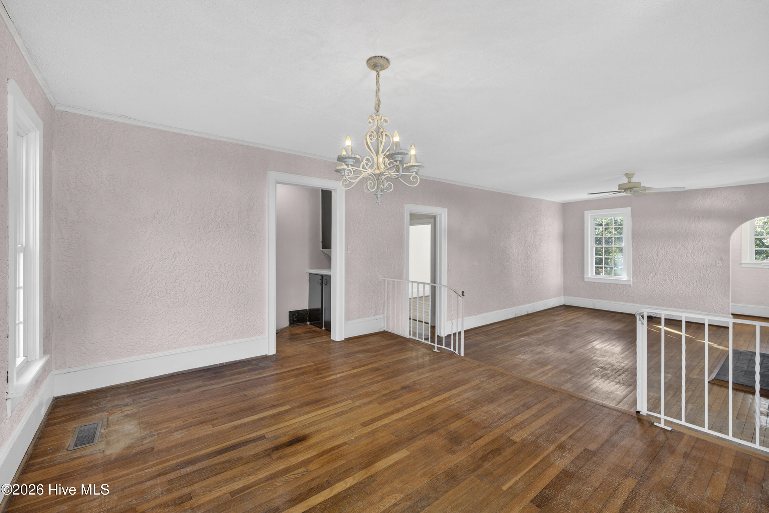 100540787 | Photo 11