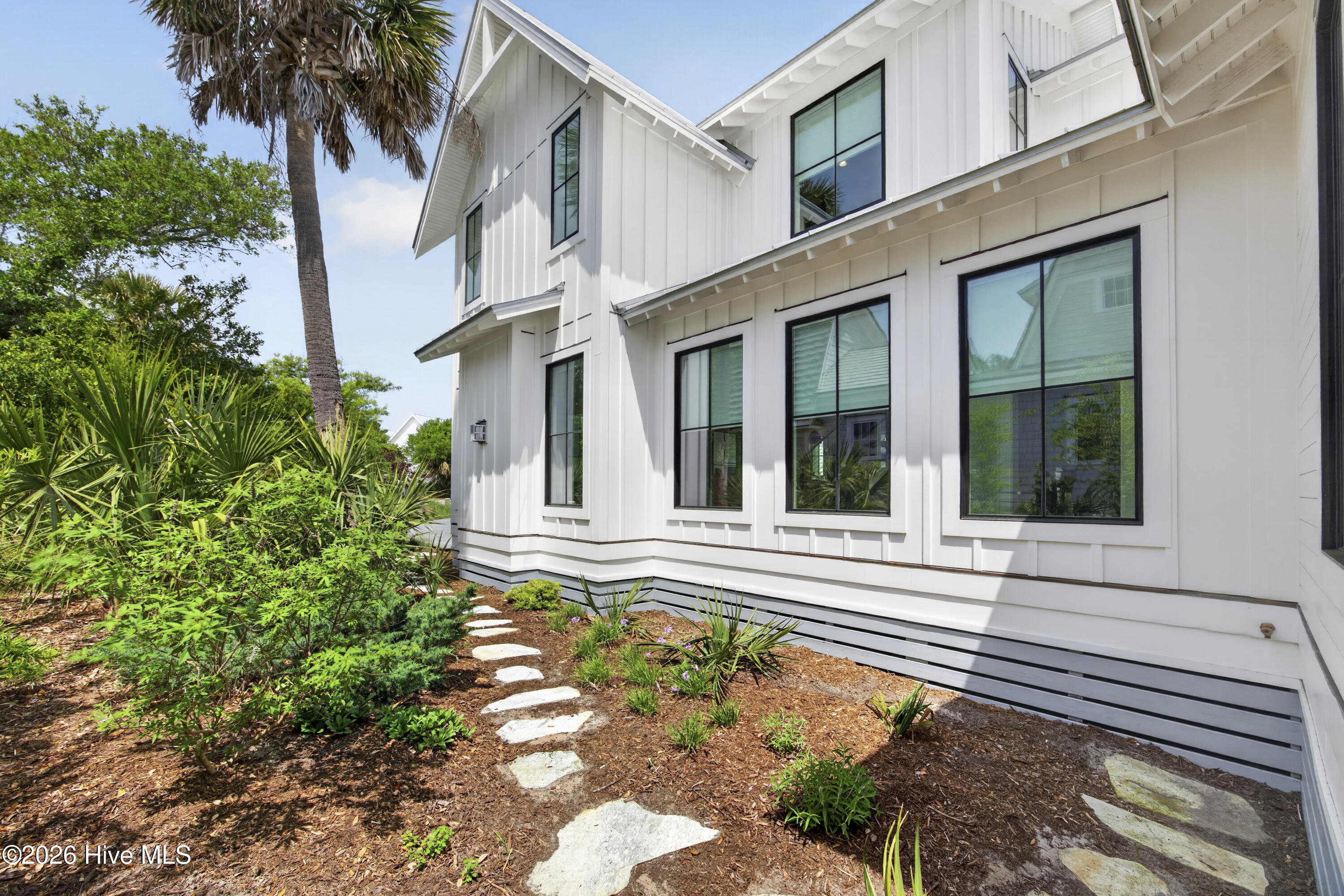 100566186 | Photo 66