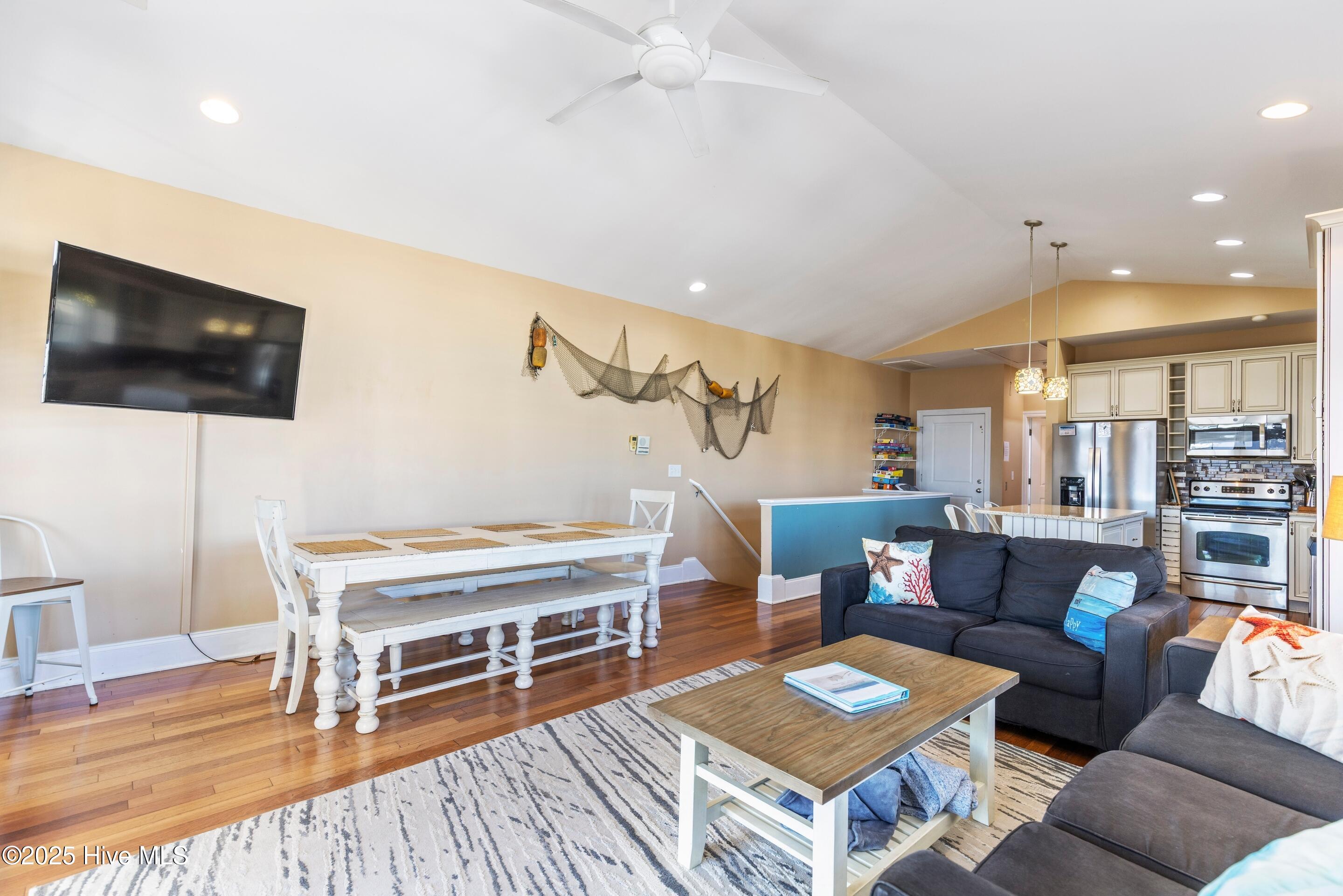 100546676 | Photo 12