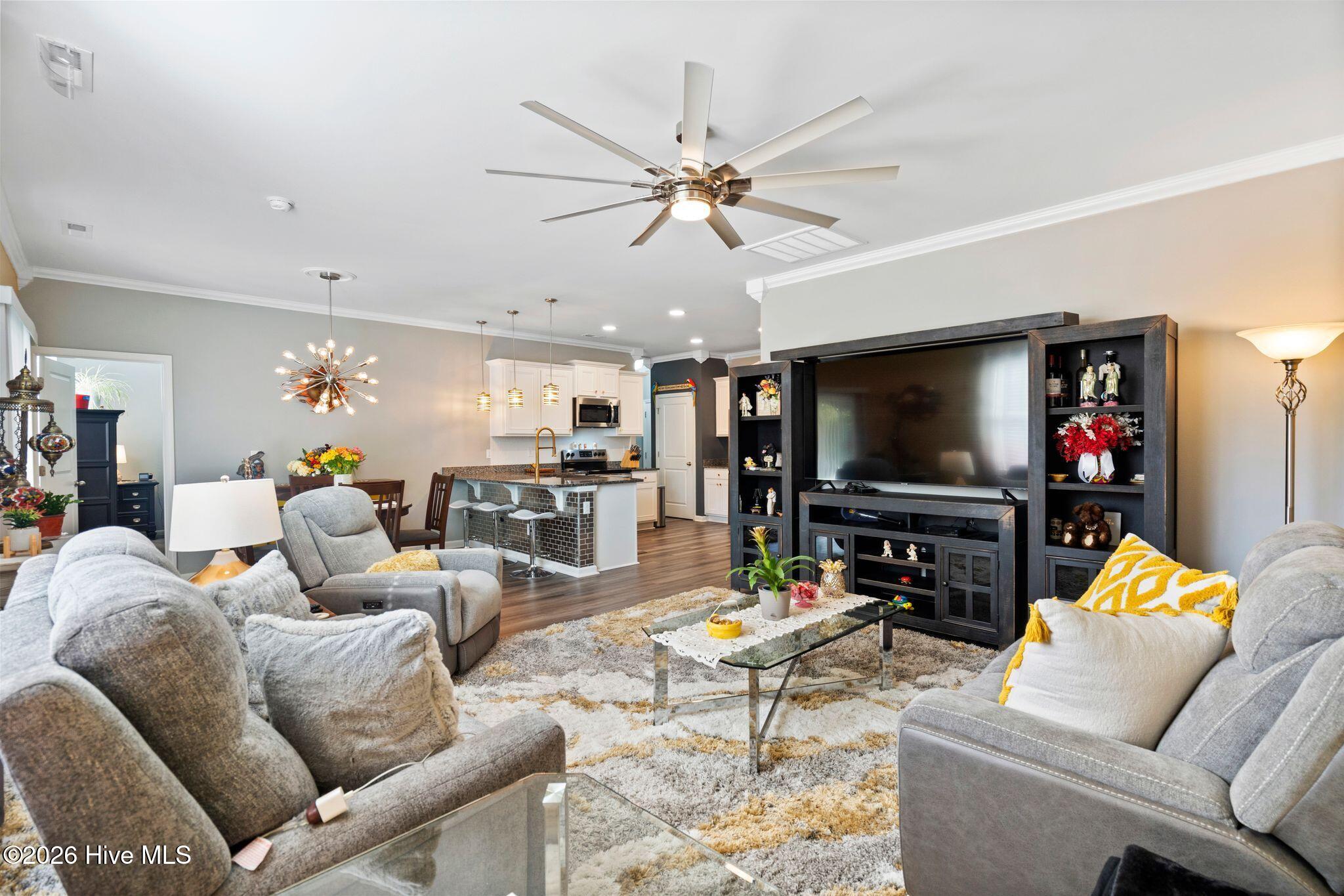 100550283 | Photo 28