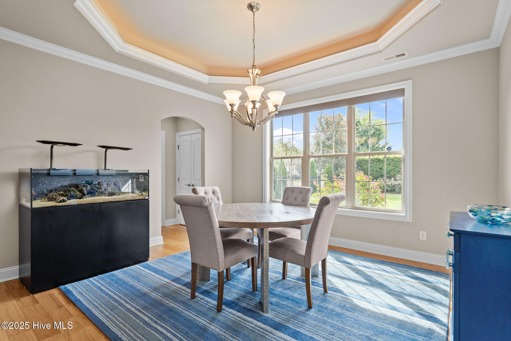 100530735 | Photo 18