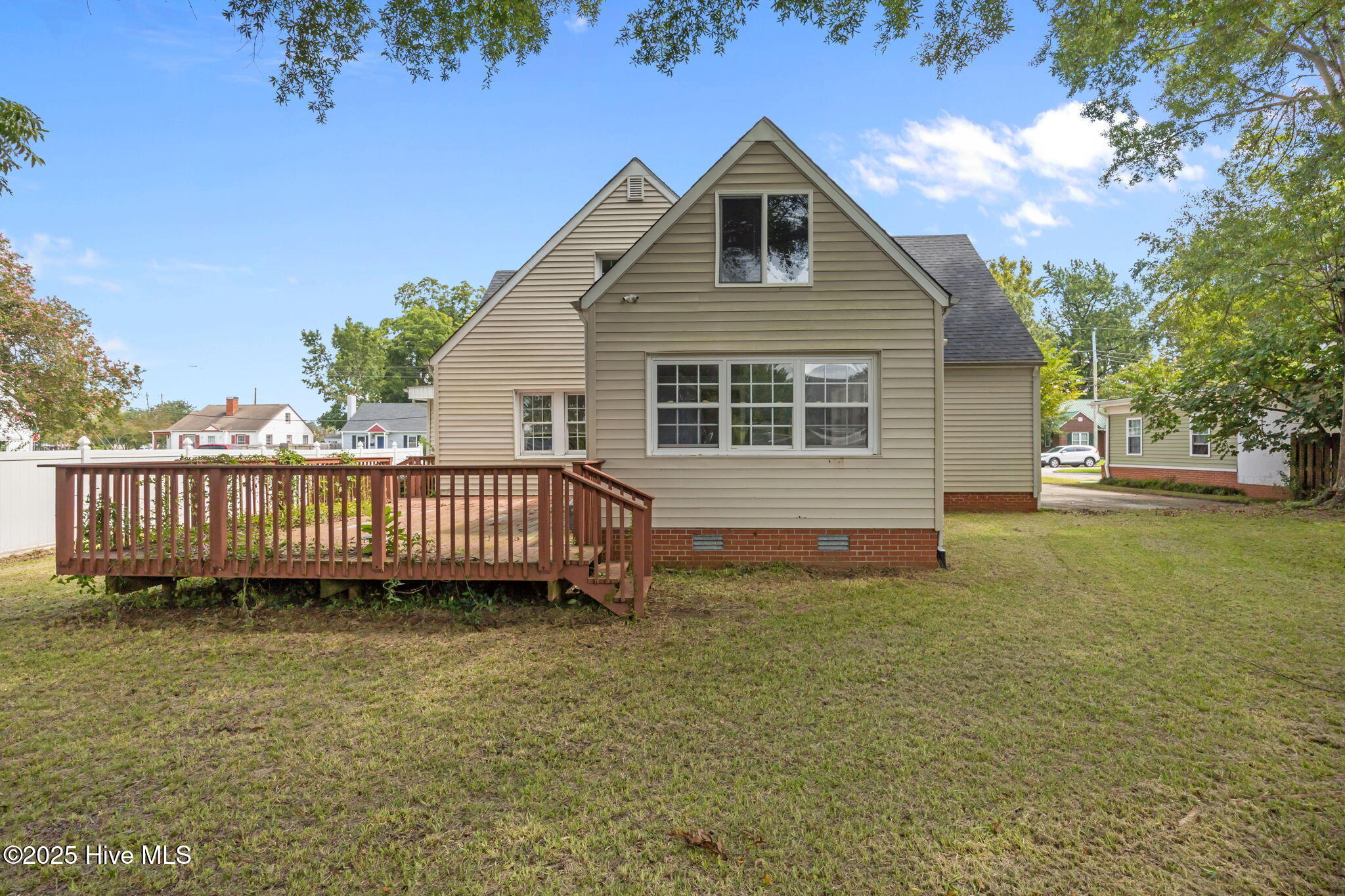 100520043 | Photo 46